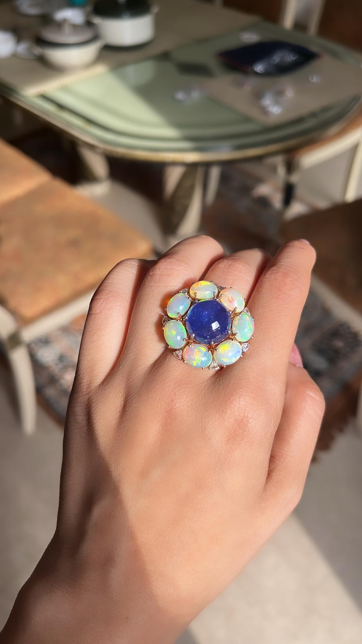 Cocktailring aus 18 Karat Gold, Tansanit Cabochon, äthiopischem Opal und Diamanten 1