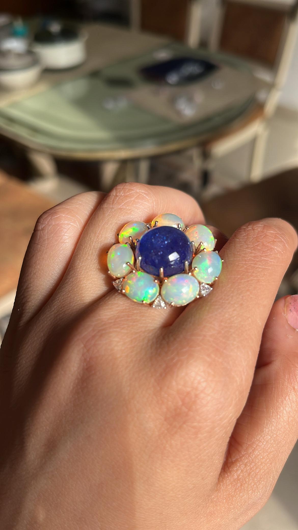 Cocktailring aus 18 Karat Gold, Tansanit Cabochon, äthiopischem Opal und Diamanten 2