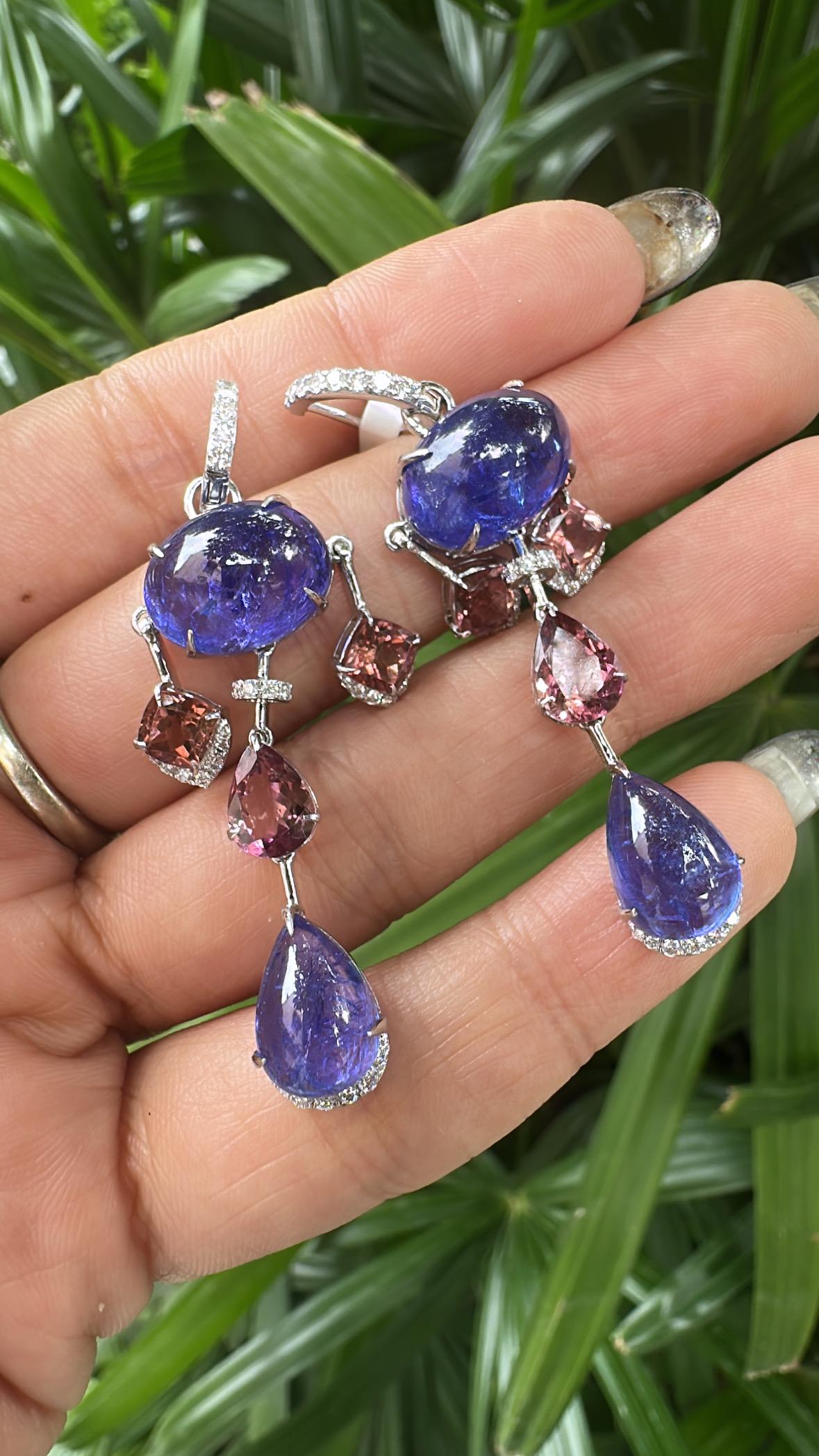 Set aus 18 Karat Gold, Tansanit-Cabochons, Turmalin und Diamanten Ohrringe mit Anhänger im Angebot 1
