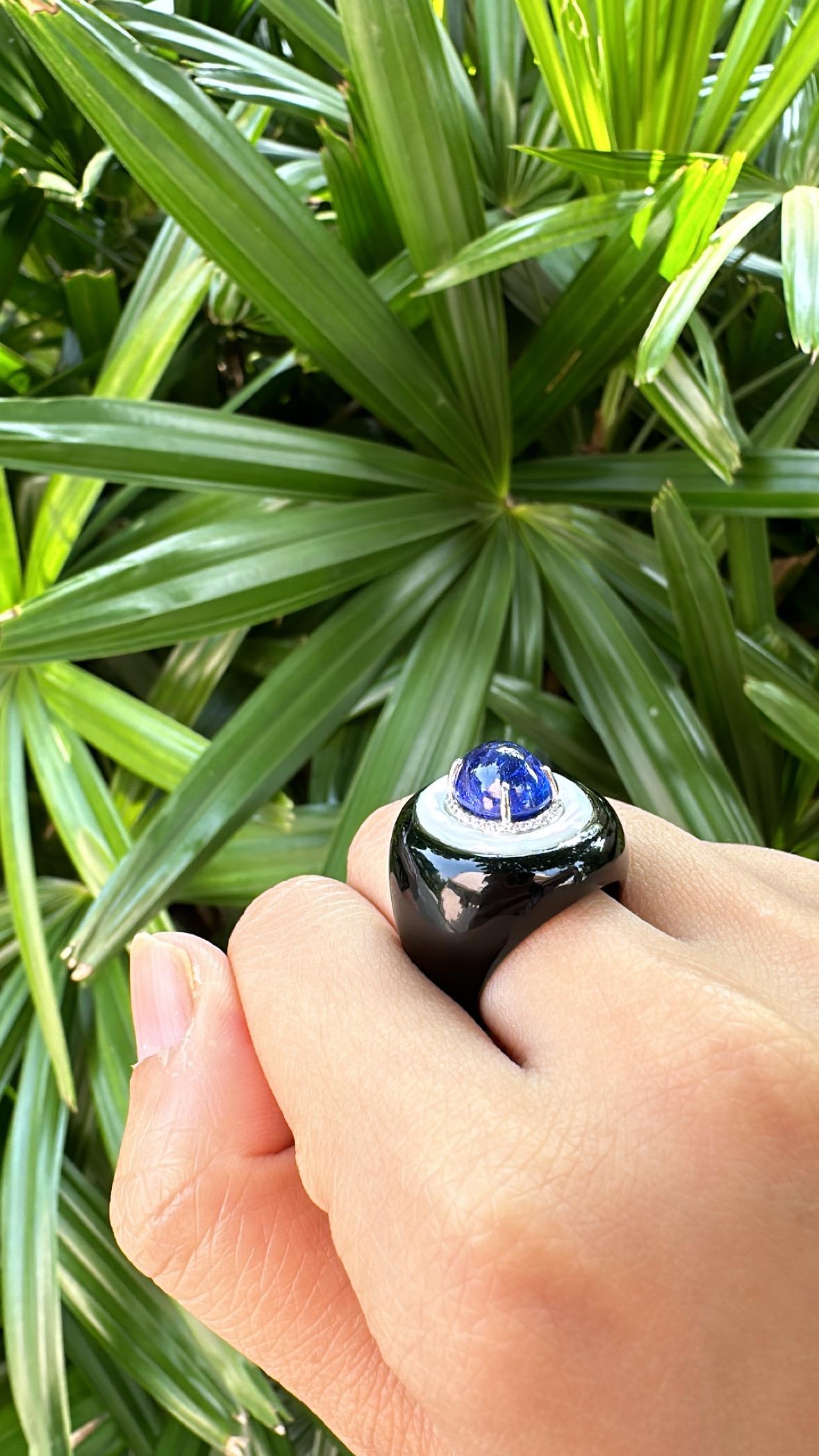 Set in 18K Gold, Tanzanite, Mother of Pearl, Black Onyx & Diamonds Cocktail Ring For Sale 4