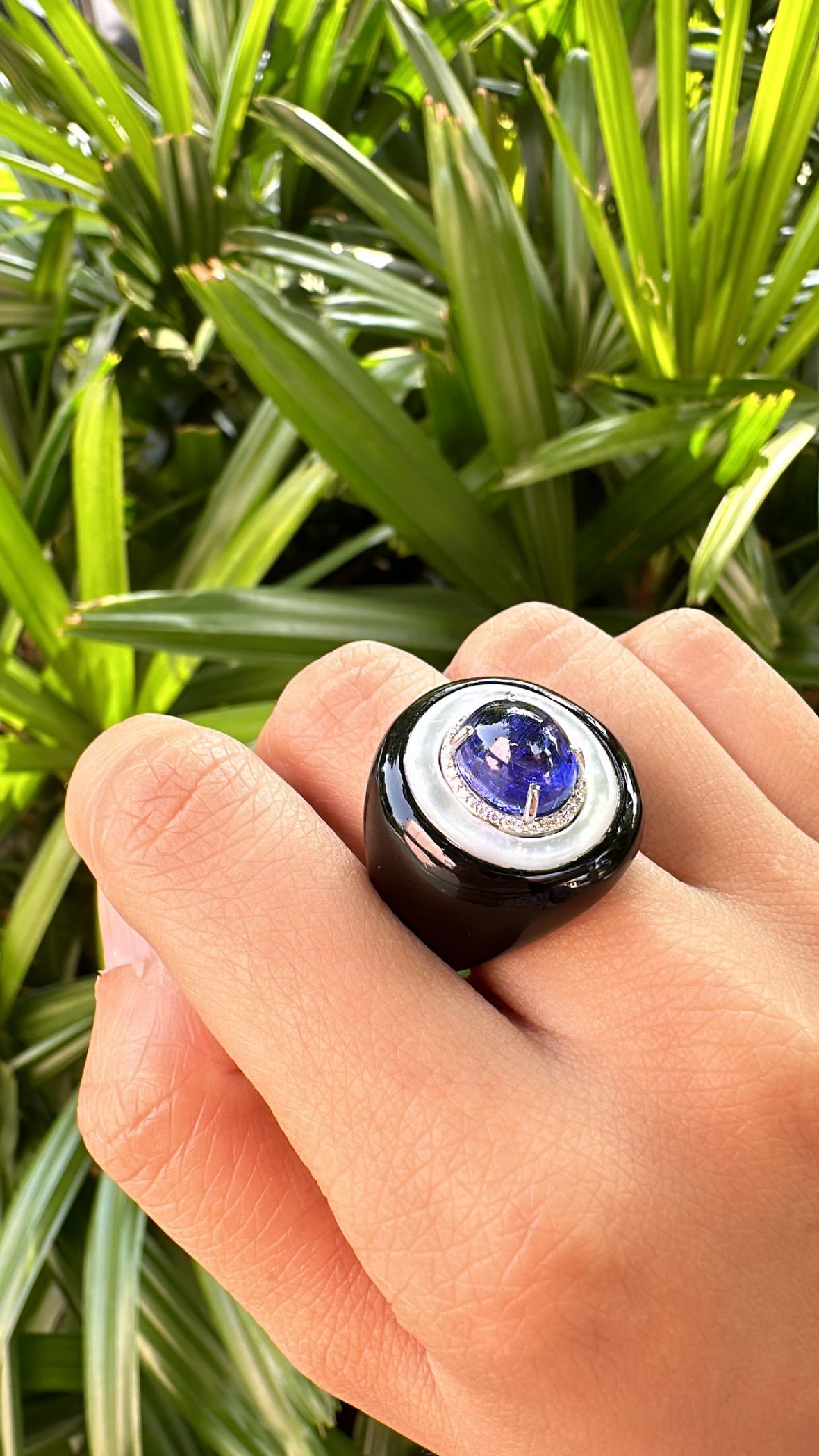 Set in 18K Gold, Tanzanite, Mother of Pearl, Black Onyx & Diamonds Cocktail Ring For Sale 5