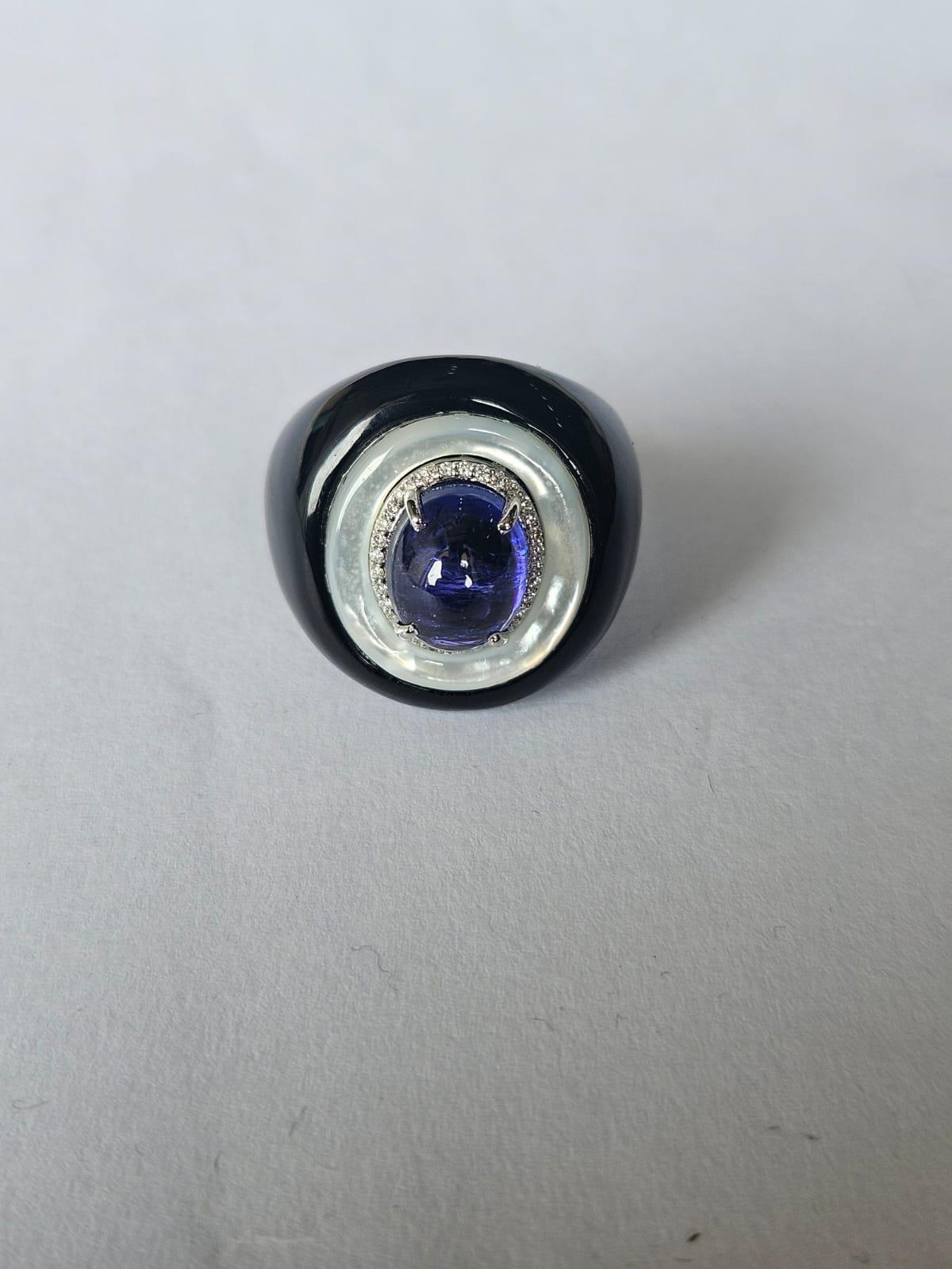 Set in 18K Gold, Tanzanite, Mother of Pearl, Black Onyx & Diamonds Cocktail Ring In New Condition For Sale In Hong Kong, HK