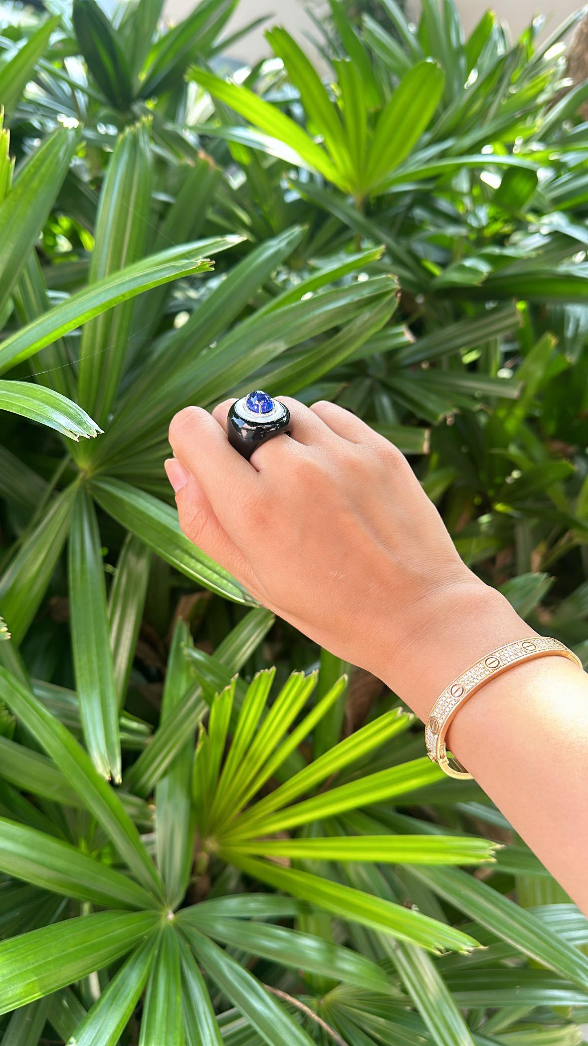 Set in 18K Gold, Tanzanite, Mother of Pearl, Black Onyx & Diamonds Cocktail Ring For Sale 2