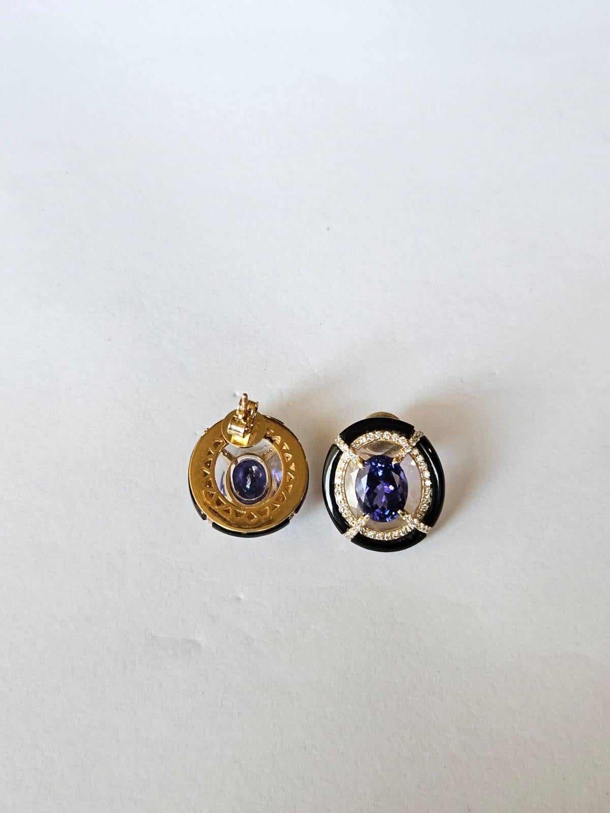 Moderno Orecchini con montatura in oro 18 carati, tanzanite, cristallo di rocca, onice nera e diamanti in vendita