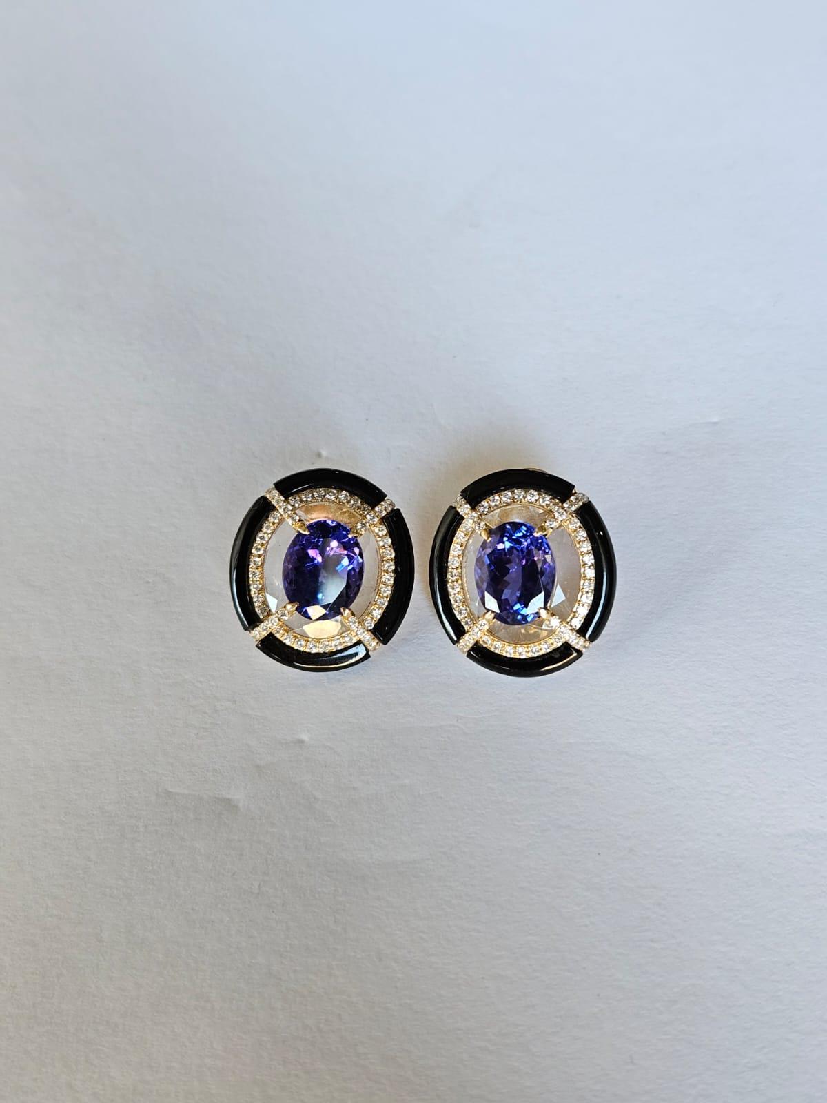 Orecchini con montatura in oro 18 carati, tanzanite, cristallo di rocca, onice nera e diamanti In condizioni Nuovo in vendita a Hong Kong, HK