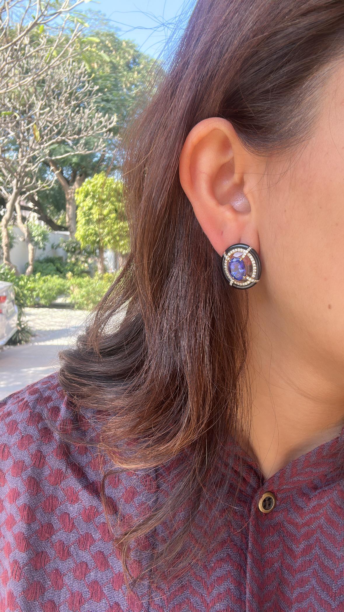 Orecchini con montatura in oro 18 carati, tanzanite, cristallo di rocca, onice nera e diamanti in vendita 1