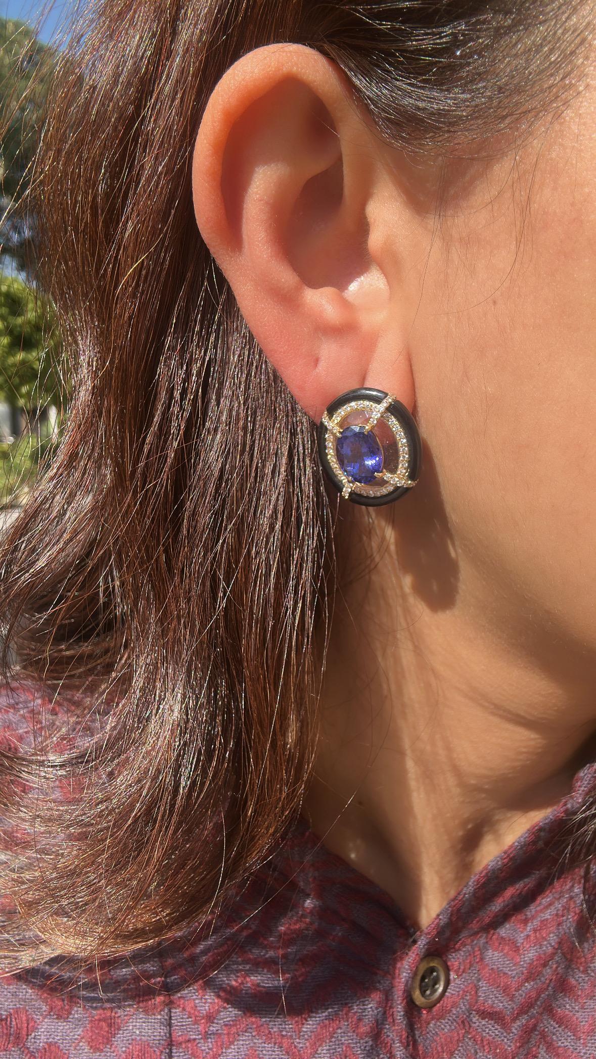 Orecchini con montatura in oro 18 carati, tanzanite, cristallo di rocca, onice nera e diamanti in vendita 3