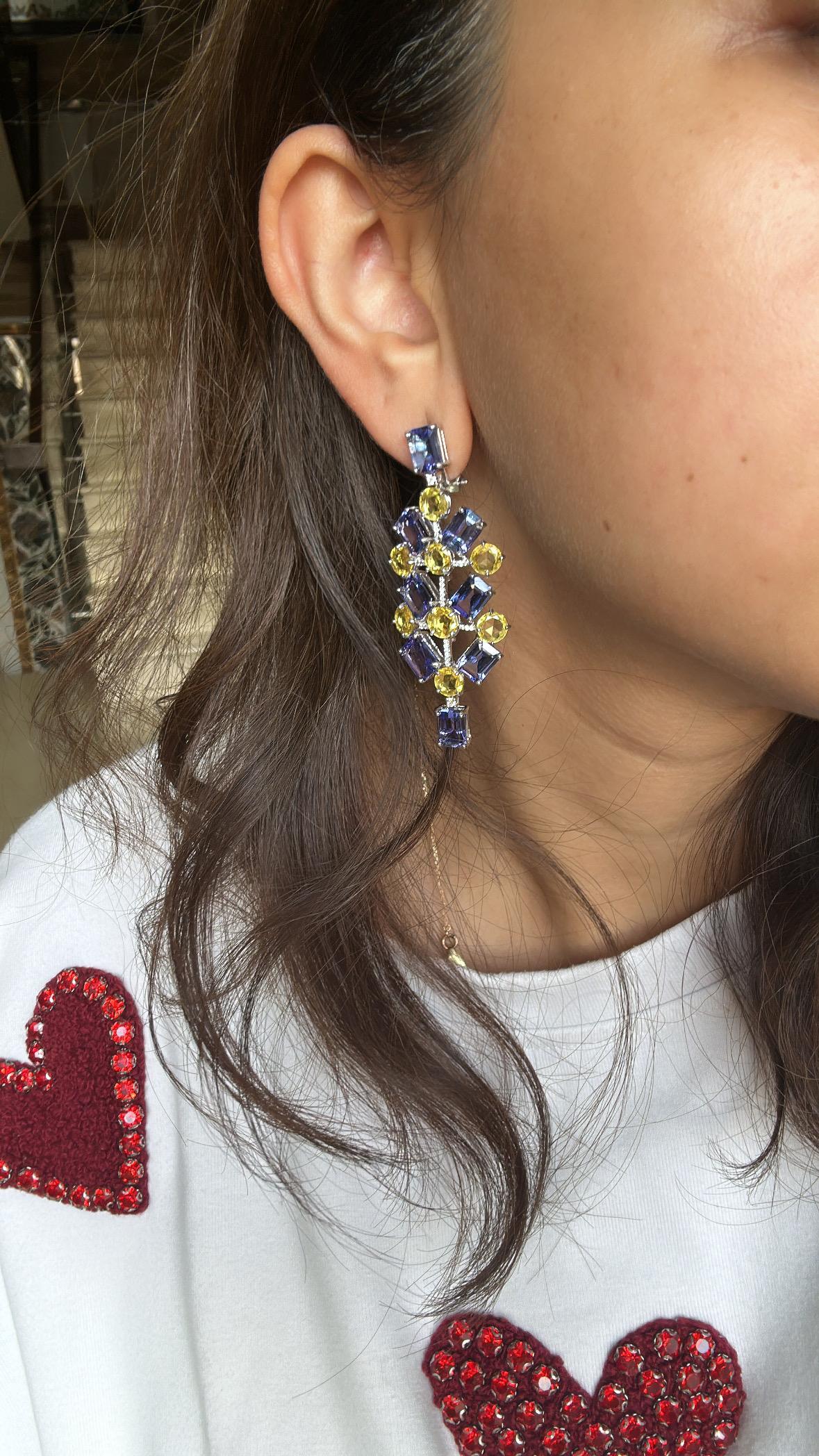 Boucles d'oreilles chandelier en or 18 carats, Tanzanites, saphirs jaunes et diamants en vente 4