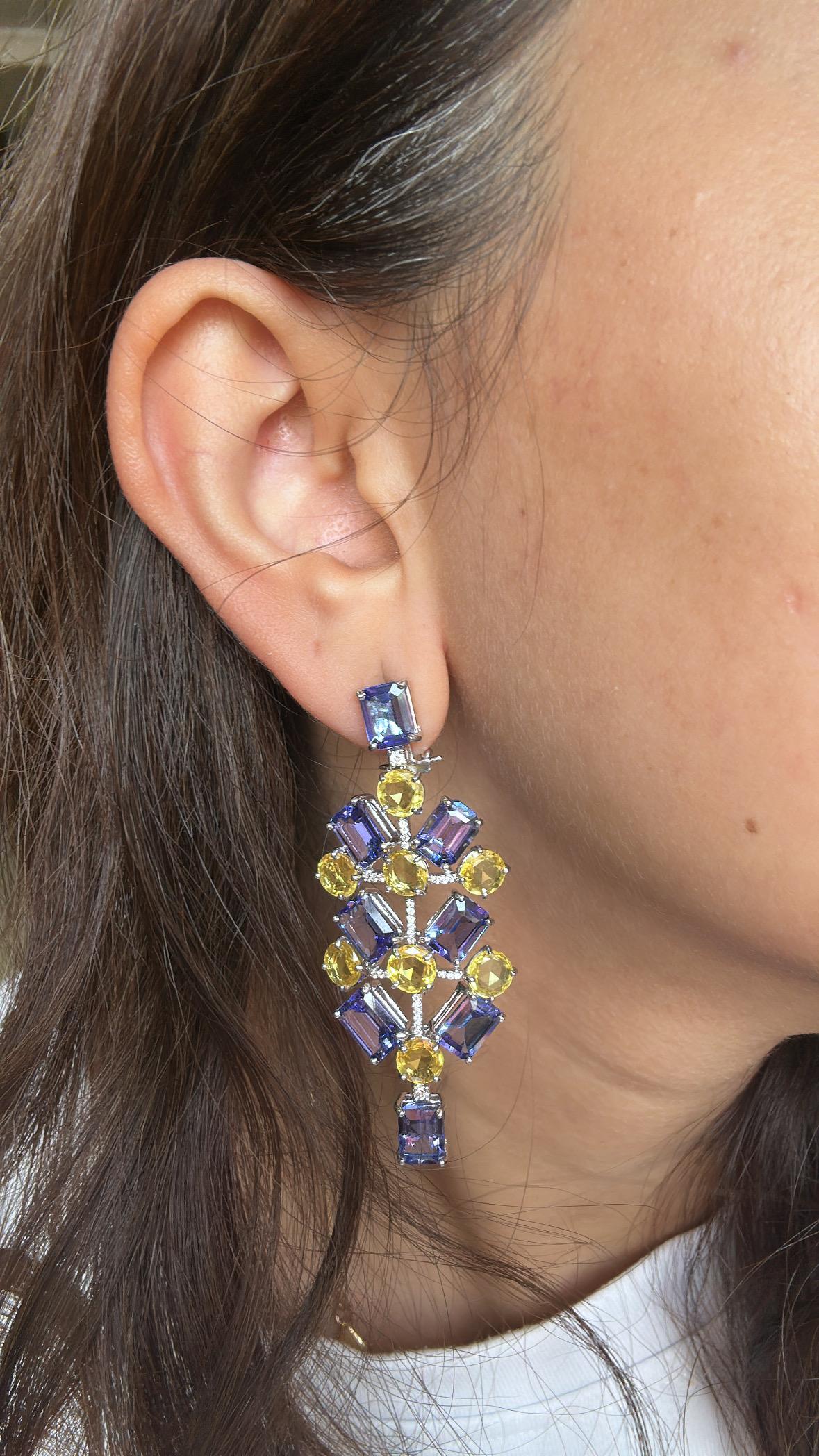 Boucles d'oreilles chandelier en or 18 carats, Tanzanites, saphirs jaunes et diamants en vente 5