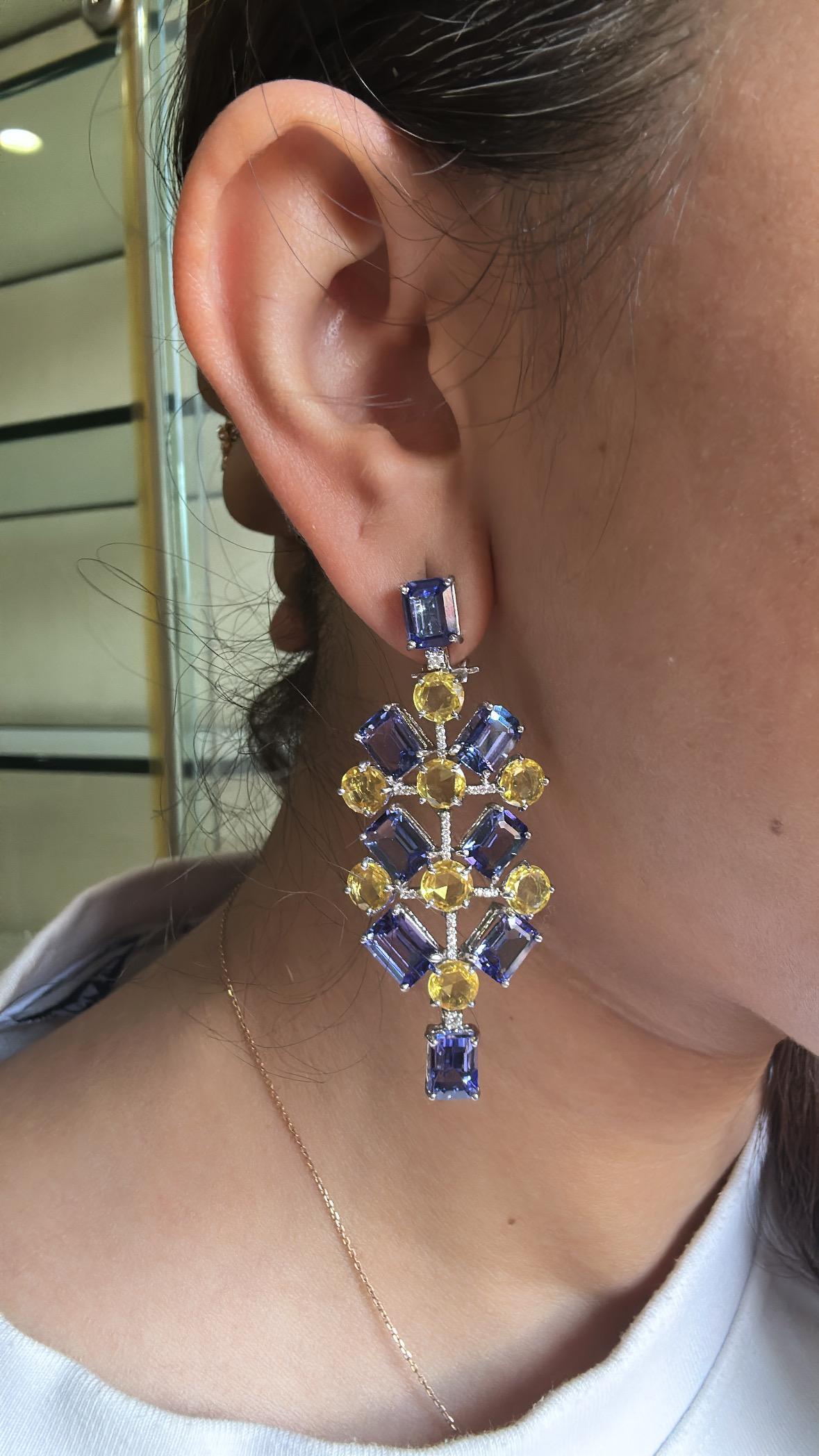 Boucles d'oreilles chandelier en or 18 carats, Tanzanites, saphirs jaunes et diamants en vente 7