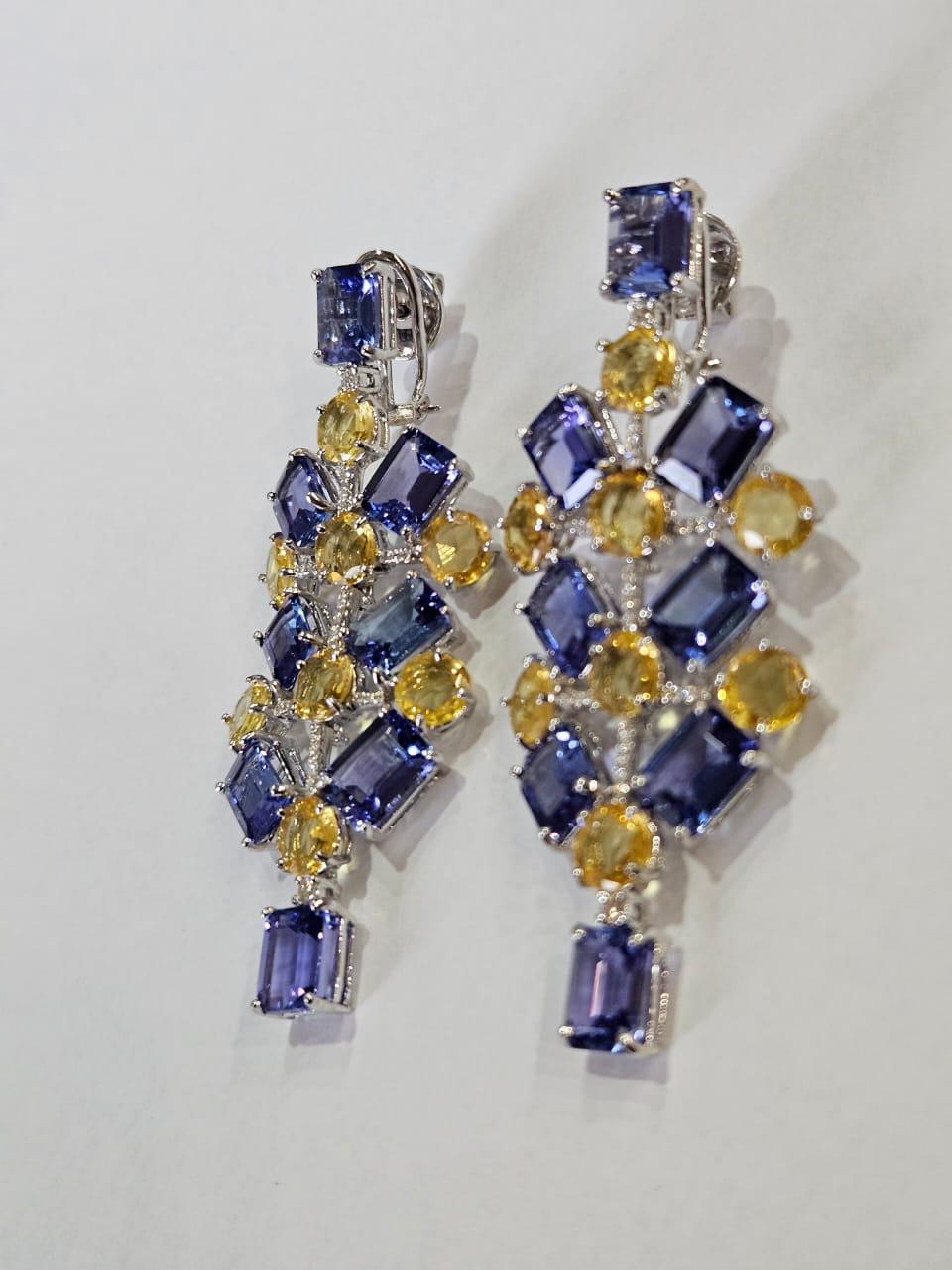 Boucles d'oreilles chandelier en or 18 carats, Tanzanites, saphirs jaunes et diamants Neuf - En vente à Hong Kong, HK