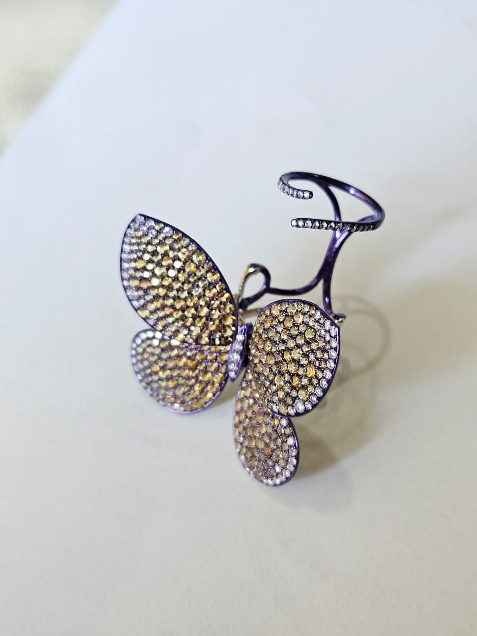 Taglio rotondo Anello con farfalla 