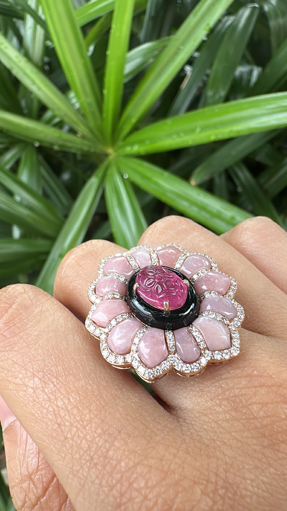 Anello da cocktail con tormalina, onice nera, opali rosa e diamanti incastonati in oro 18 carati in vendita 4