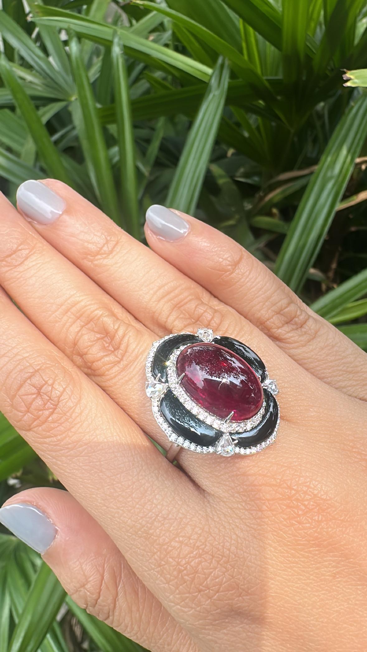 Anillo de cóctel engastado en oro de 18 quilates, cabujón de turmalina, ónice negro y diamantes en venta 5