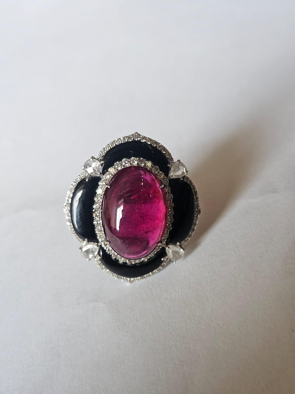 Anillo de cóctel engastado en oro de 18 quilates, cabujón de turmalina, ónice negro y diamantes en Nuevo estado para la venta en Hong Kong, HK