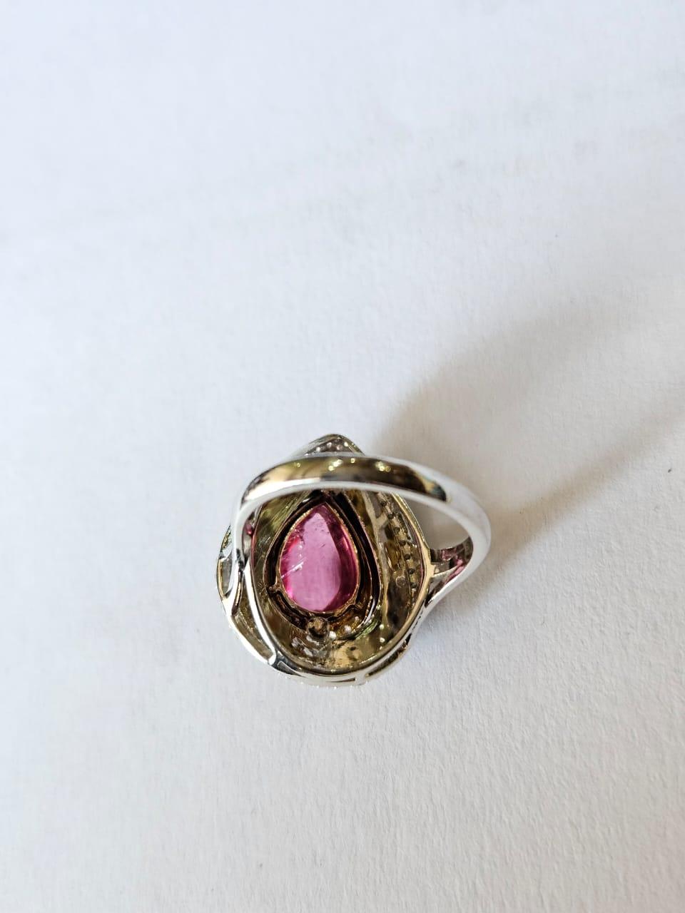 Verlobungsring aus 18 Karat Gold, Turmalin-Cabochon, schwarzem Onyx und Diamanten (Art déco) im Angebot