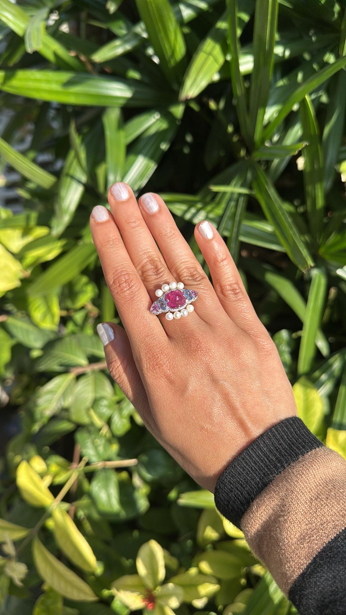 Bague en or 18 carats, tourmaline, plusieurs saphirs, perles d'eau douce et diamants en vente 4