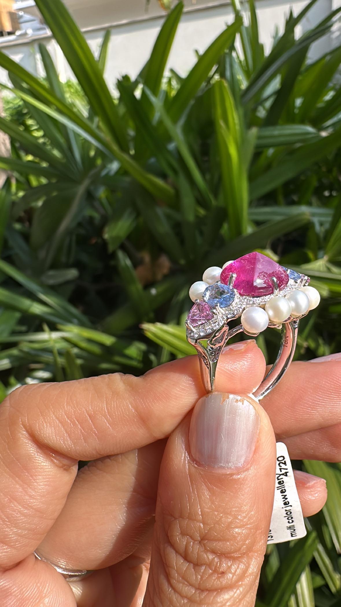 Bague en or 18 carats, tourmaline, plusieurs saphirs, perles d'eau douce et diamants Unisexe en vente