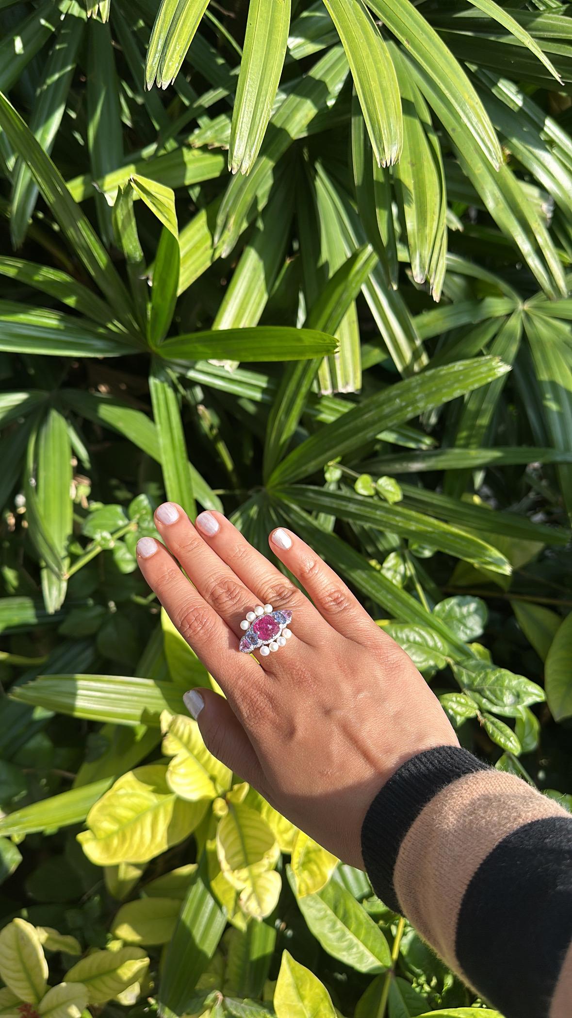 Bague en or 18 carats, tourmaline, plusieurs saphirs, perles d'eau douce et diamants en vente 1