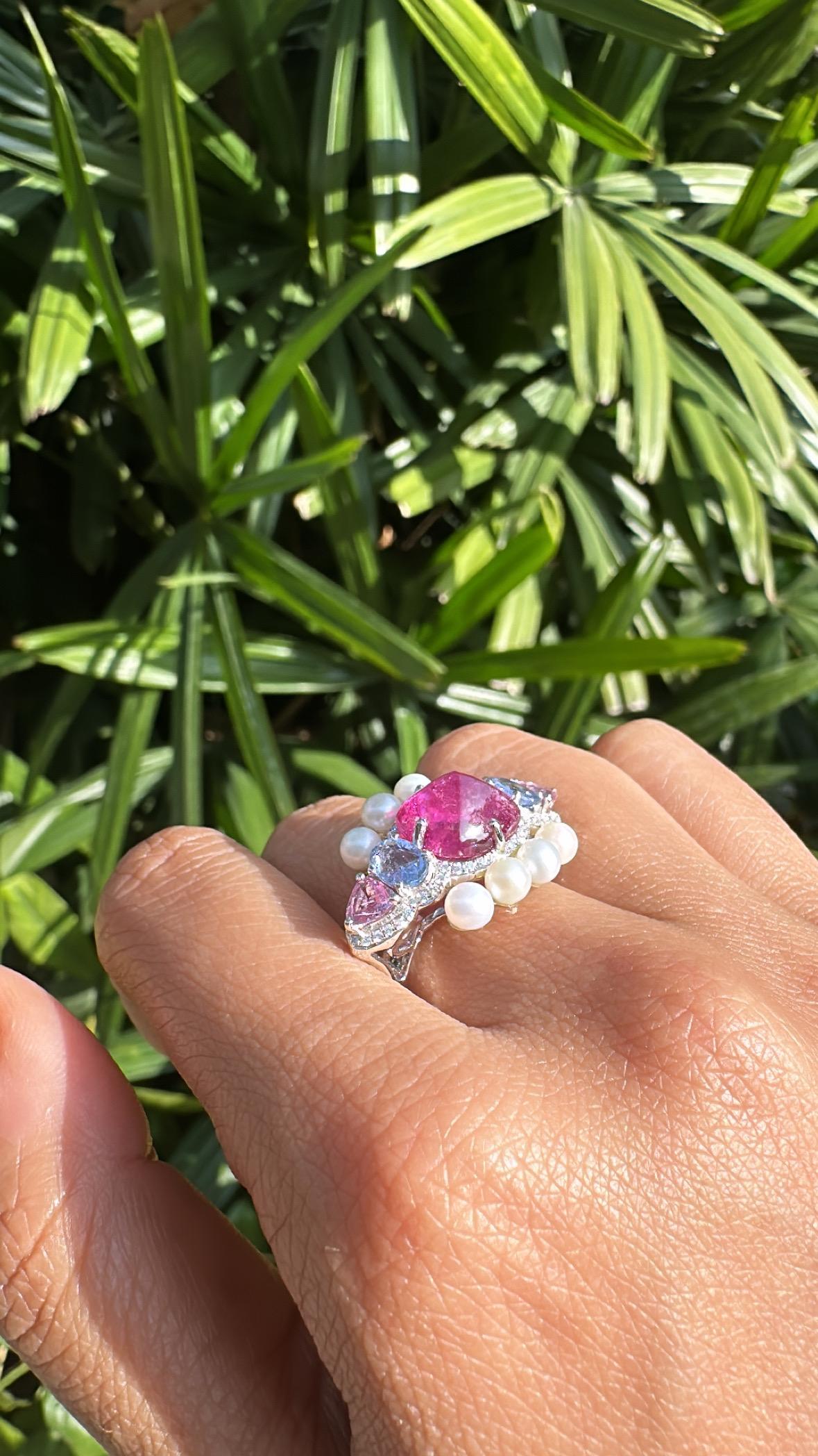 Bague en or 18 carats, tourmaline, plusieurs saphirs, perles d'eau douce et diamants en vente 2