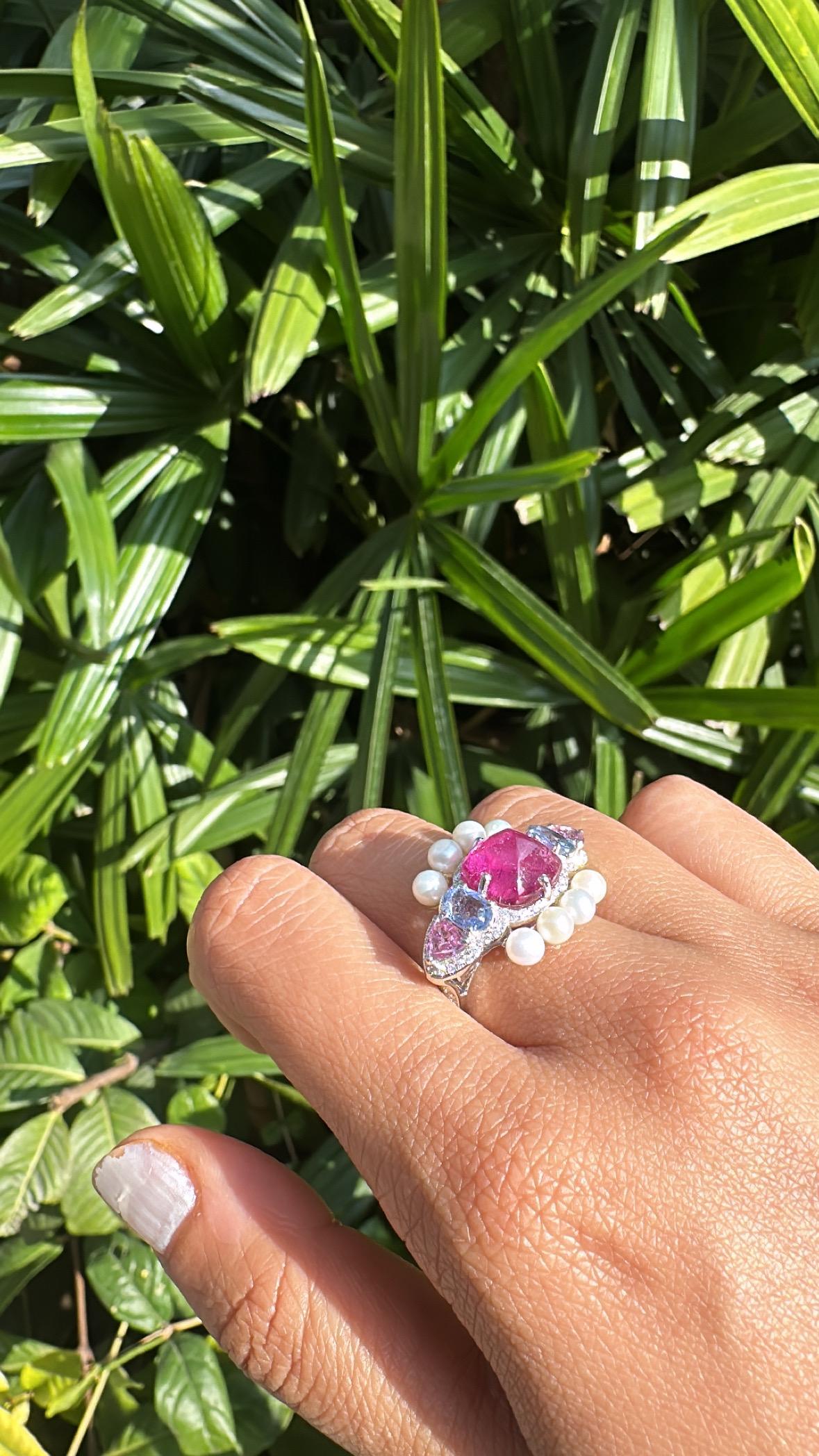 Bague en or 18 carats, tourmaline, plusieurs saphirs, perles d'eau douce et diamants en vente 3