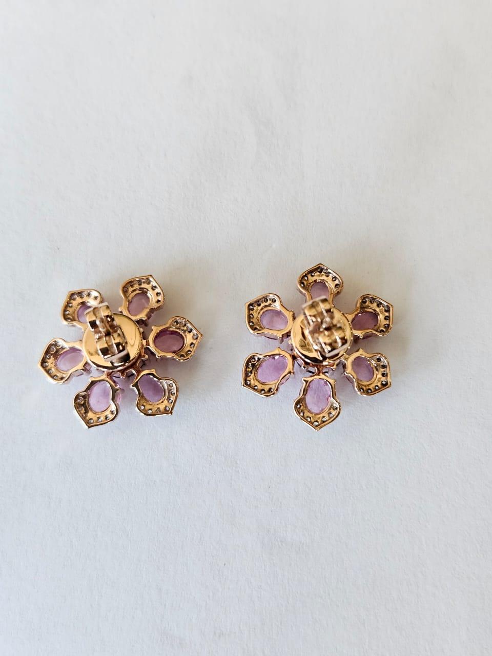 Moderno Orecchini con tormaline, zaffiri rosa di Ceylon e diamanti incastonati in oro 18 carati in vendita