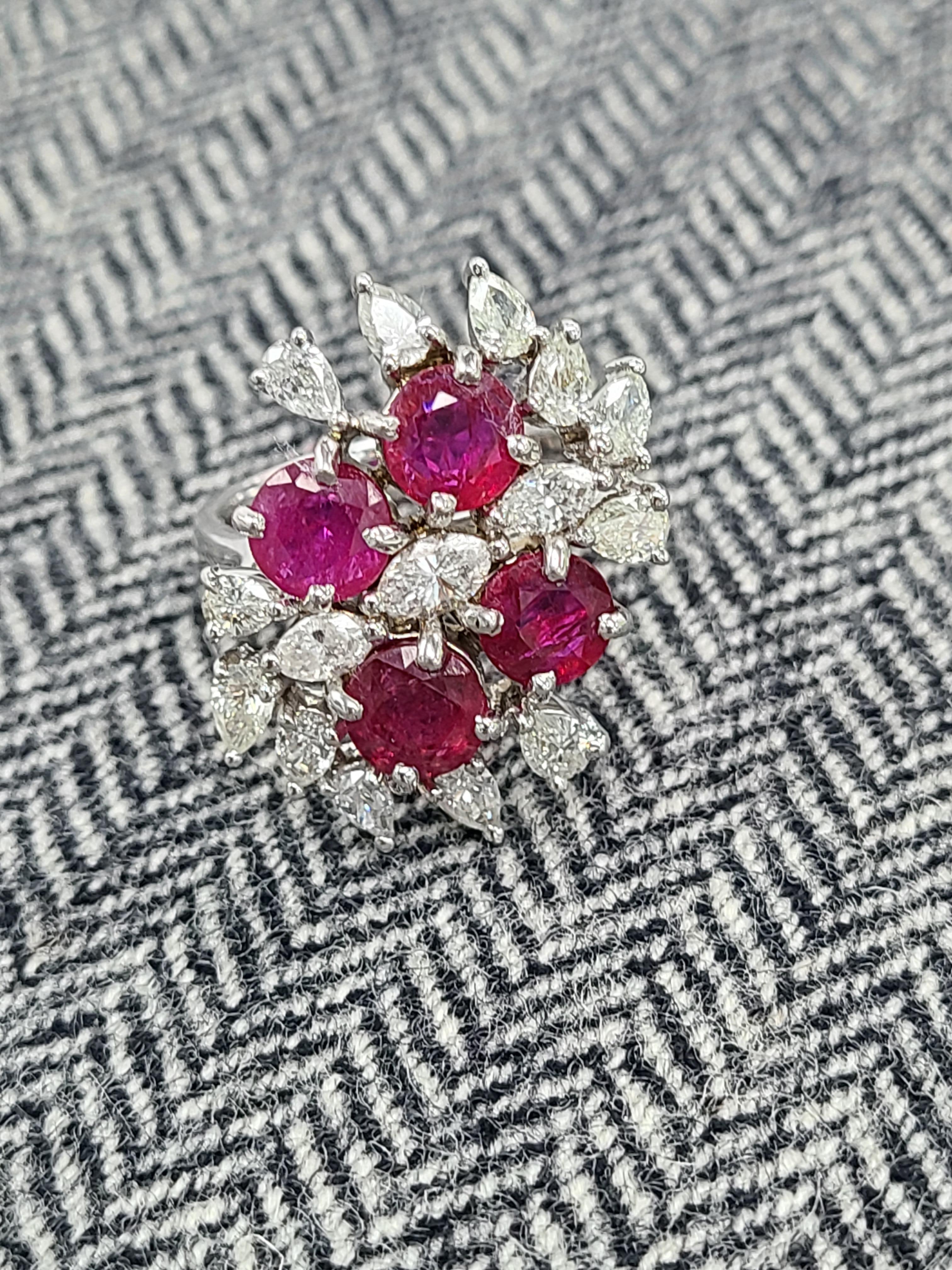 18 Karat Gold Un-heat Ruby Ring from Mozambique Set with Diamonds In New Condition For Sale In Hong Kong, HK