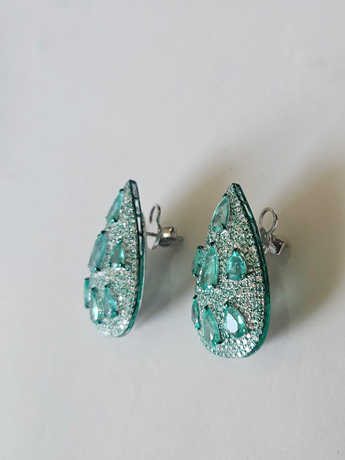Femenino o masculino Pendientes de oro de 18 quilates con rodio verde, esmeraldas y diamantes de 8,16 quilates en venta