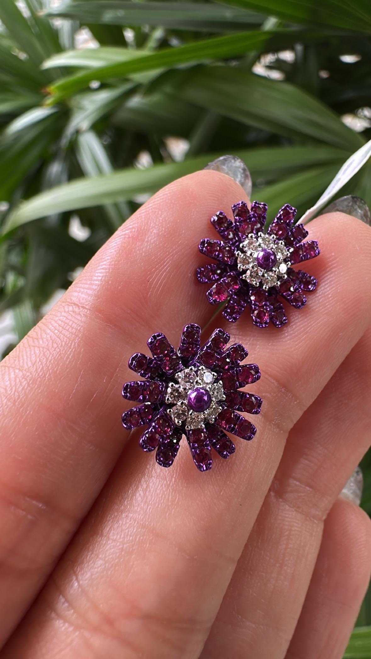 Ohrstecker mit Mosambik-Rubin und Diamanten, gefasst in 18 Karat Gold mit violettem Rhodium im Angebot 2