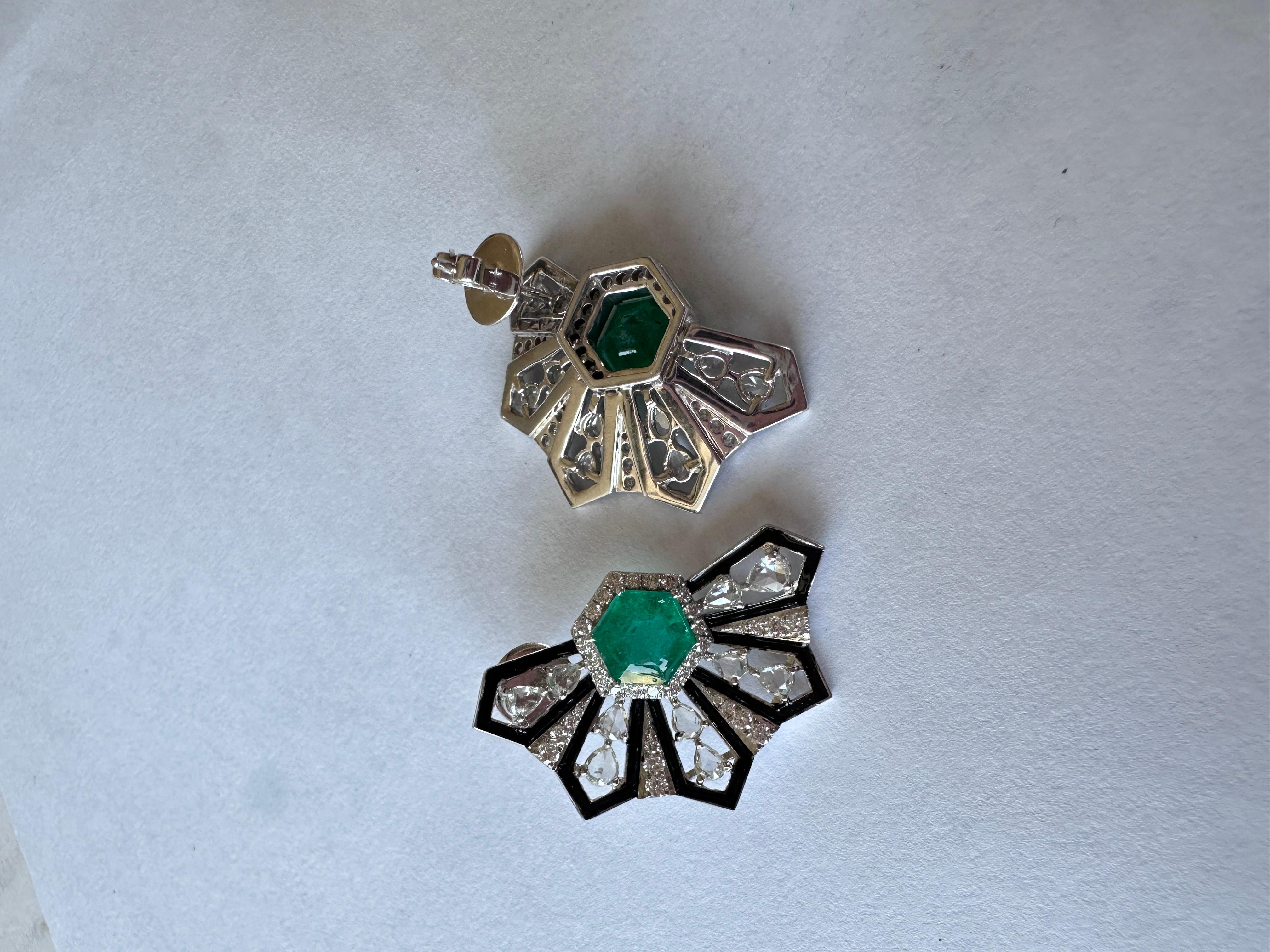 Set in 18K Gold, Zambian Emerald, Black Enamel & Rose Cut Diamonds Stud Earrings In New Condition For Sale In Hong Kong, HK