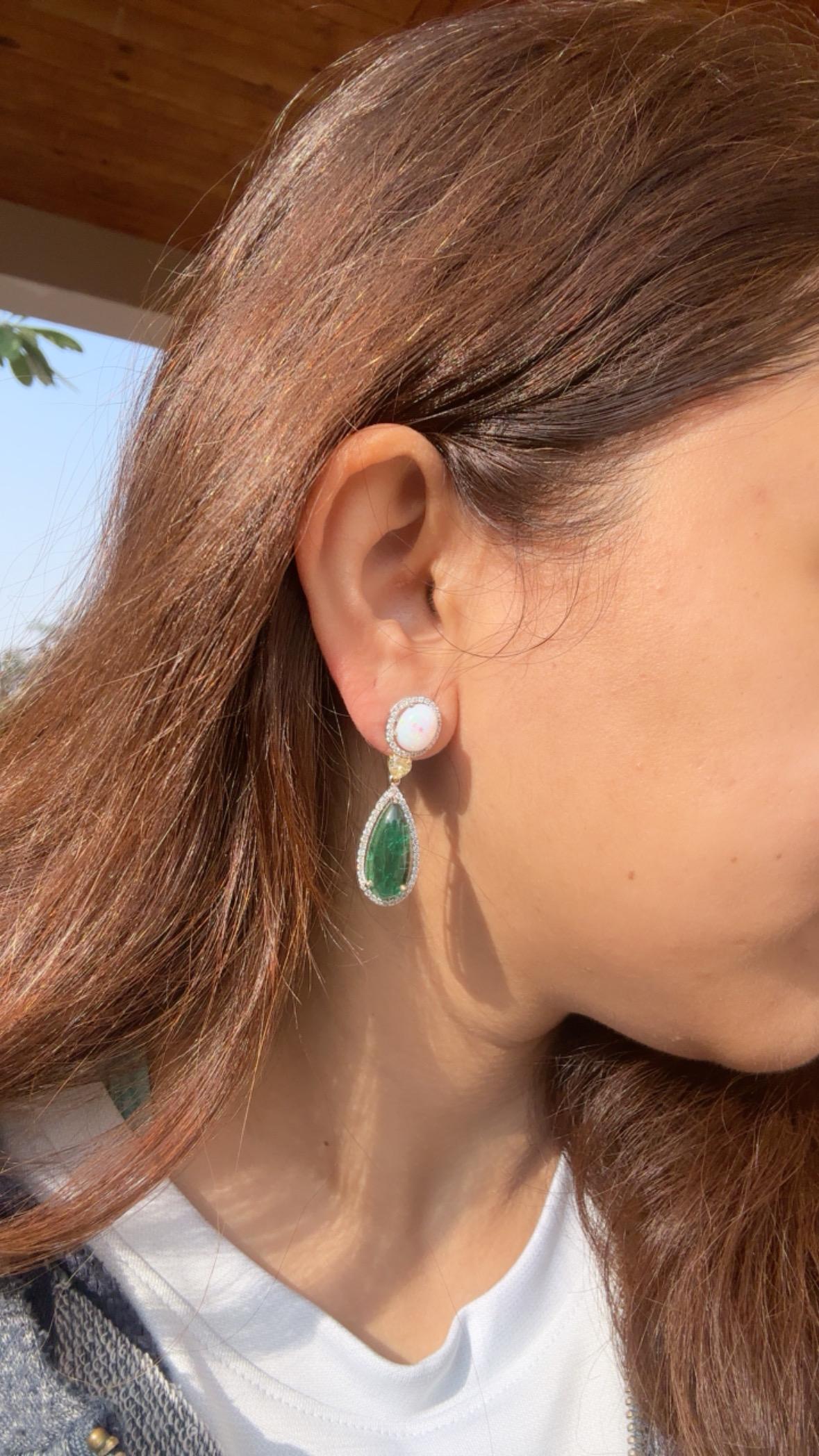 18 Karat Gold, sambischer Smaragd-Cabochon, äthiopischer Opal und Diamant-Tropfen-Ohrring im Angebot 11