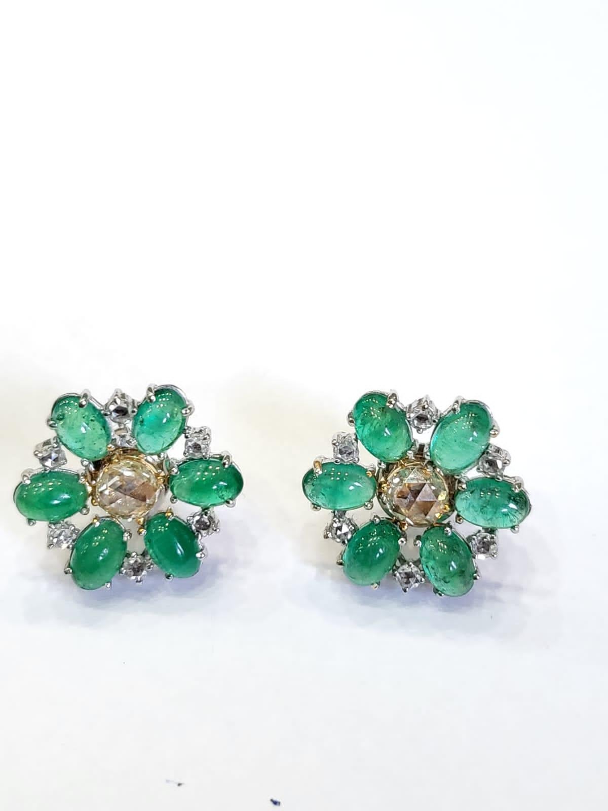 Set in 18K Gold, Zambian Emerald Cabochons & Rose Cut Diamonds Stud Earrings In New Condition For Sale In Hong Kong, HK