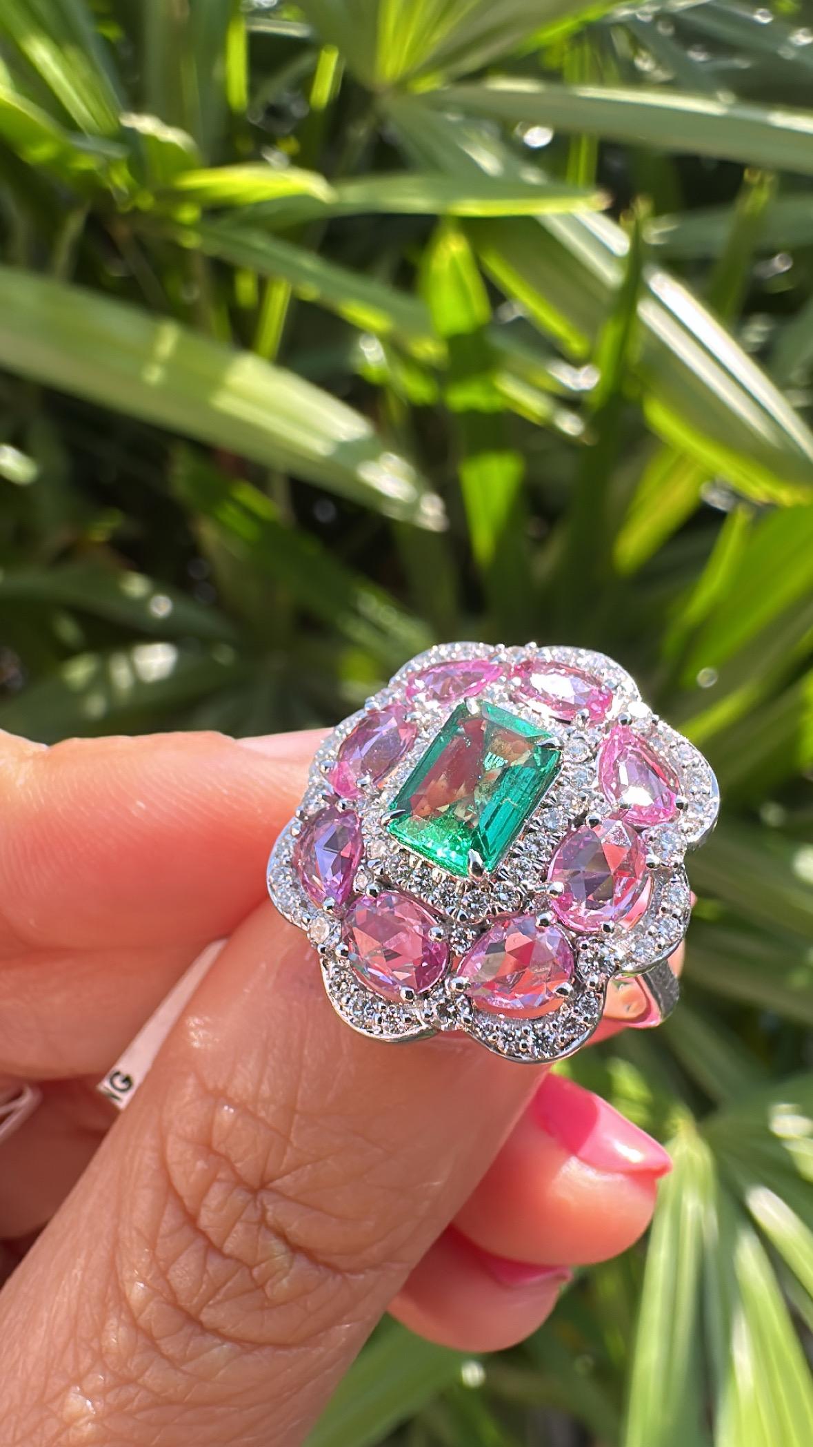Women's or Men's Set in 18K Gold, Zambian Emerald, Ceylon Pink Sapphires & Diamonds Cocktail Ring For Sale