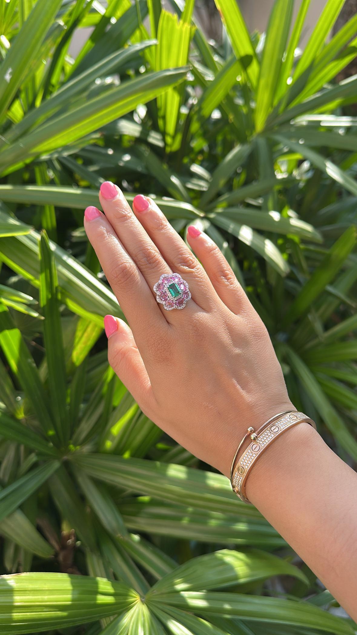 Set in 18K Gold, Zambian Emerald, Ceylon Pink Sapphires & Diamonds Cocktail Ring For Sale 1