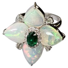 Anillo de Cóctel Engastado en Oro de 18 K, Esmeralda de Zambia, Ópalo de Etiopía y Diamantes