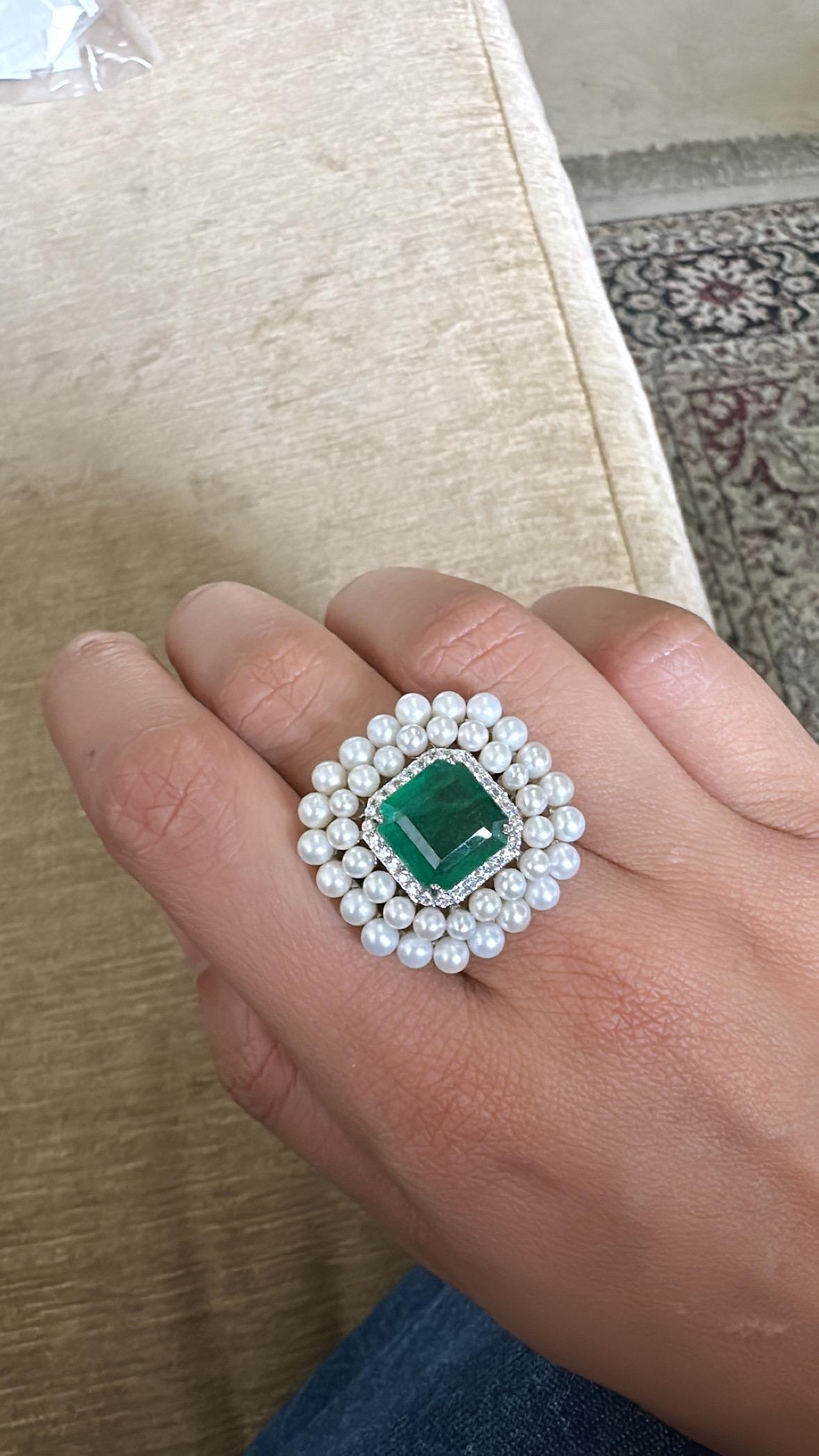 Modern Set in 18K Gold, Zambian Emerald, Freshwater Pearls & Diamonds Cocktail Ring For Sale