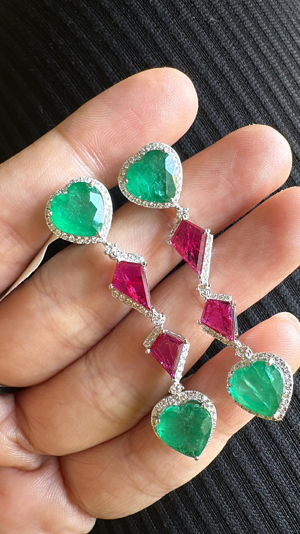 Set in 18K Gold, Zambian Emerald, Mozambique Ruby & Diamonds Chandelier Earrings In New Condition For Sale In Hong Kong, HK