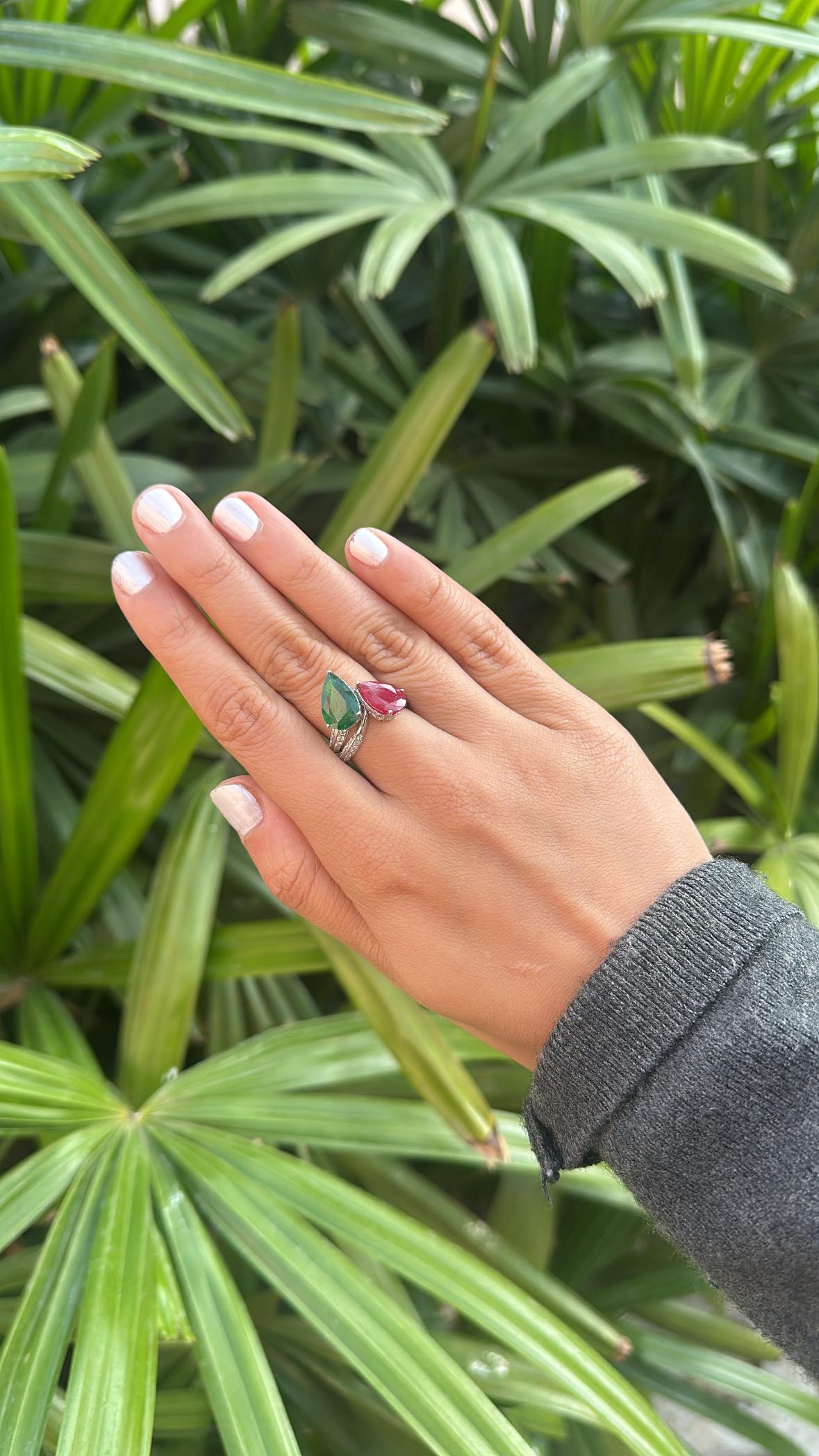 Pear Cut Set in 18K Gold, Zambian Emerald, Mozambique Ruby & Diamonds Engagement Ring For Sale