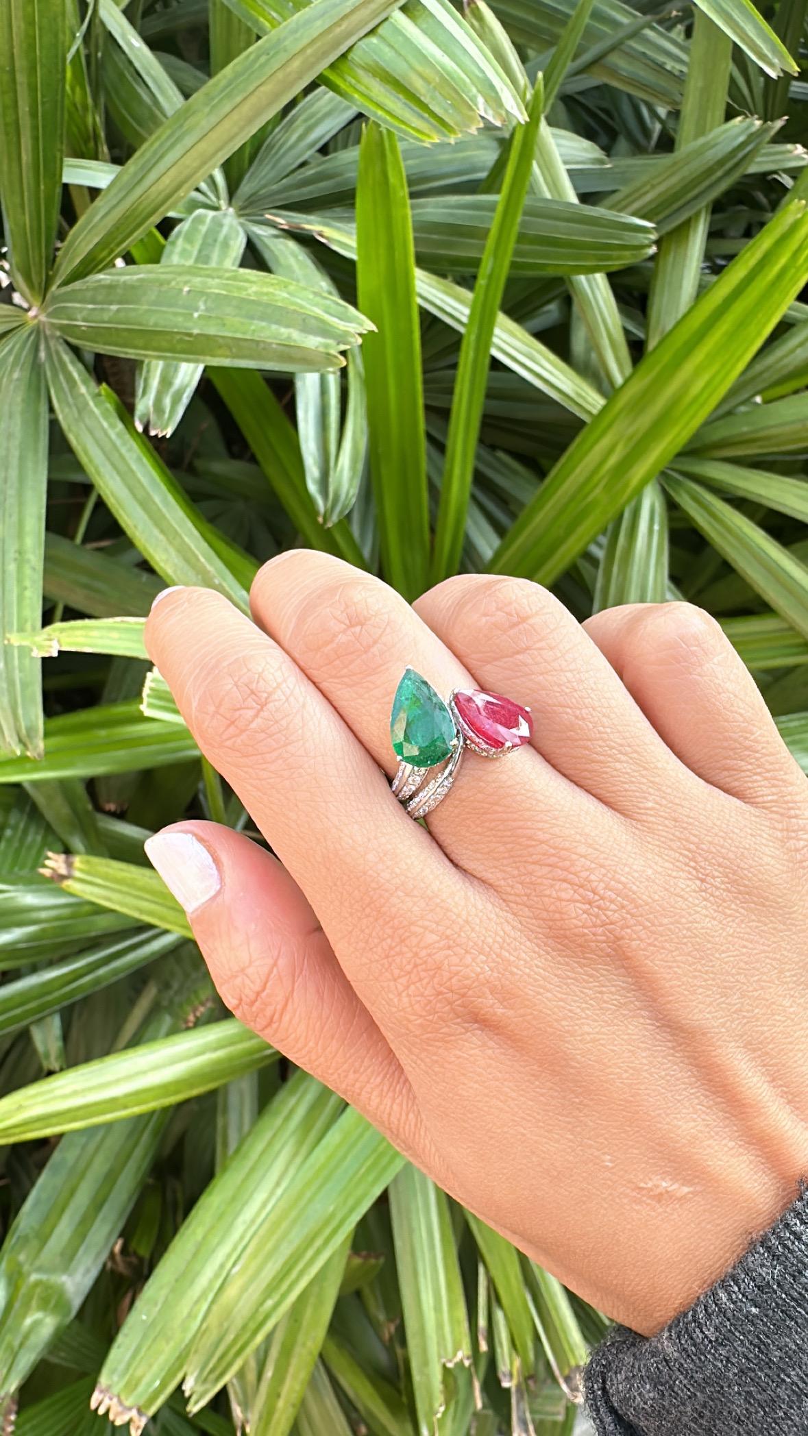Set in 18K Gold, Zambian Emerald, Mozambique Ruby & Diamonds Engagement Ring In New Condition For Sale In Hong Kong, HK