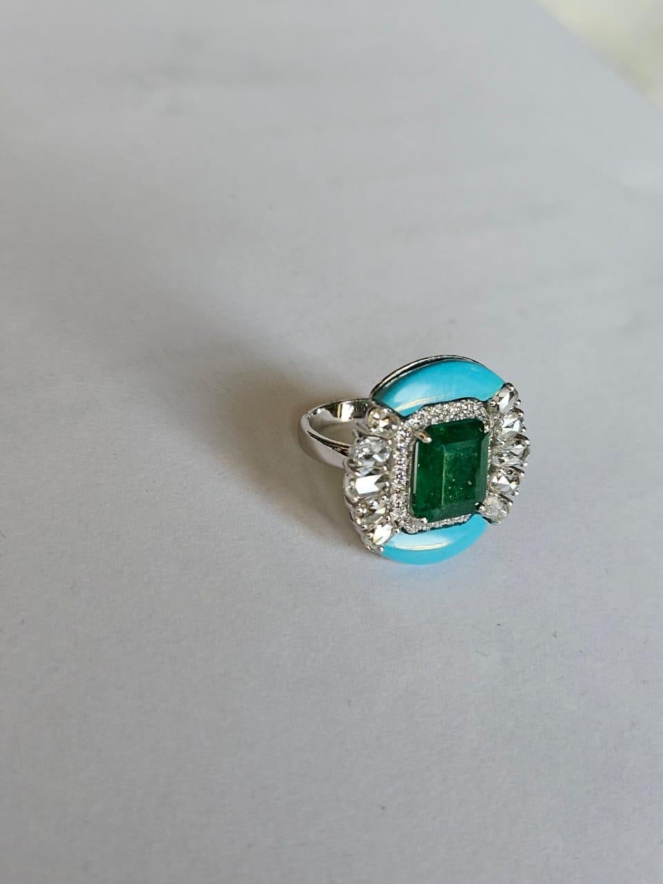 Cocktailring aus 18 Karat Gold, sambischem Smaragd, Türkis und Diamanten im Rosenschliff im Zustand „Neu“ im Angebot in Hong Kong, HK