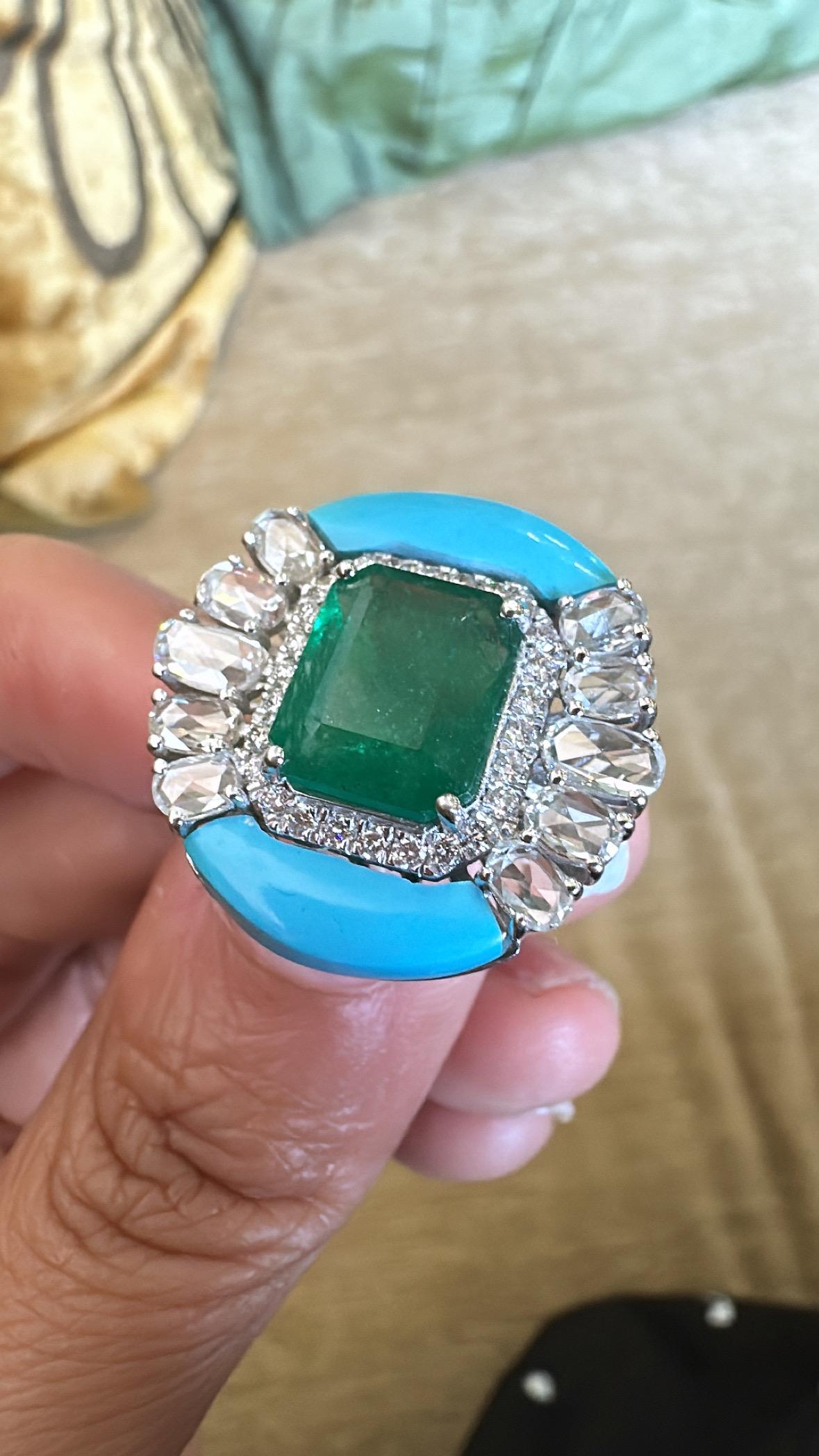 Cocktailring aus 18 Karat Gold, sambischem Smaragd, Türkis und Diamanten im Rosenschliff im Angebot 2