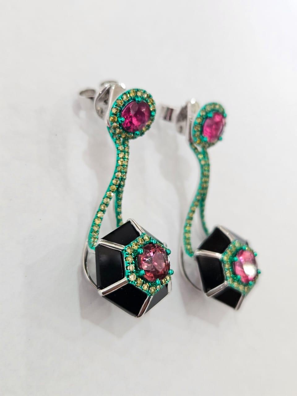 Set in 18K Green Rhodium Gold, Tourmaline, Black Onyx & Diamonds Dangle Earrings In New Condition For Sale In Hong Kong, HK