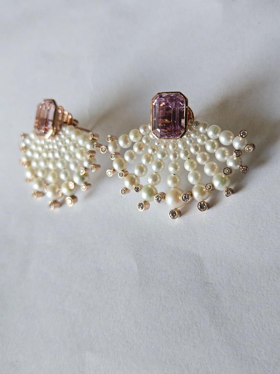 Round Cut Set in 18K rose Gold, 12.66 Kunzite, Freshwater Pearls & Diamonds Stud Earrings For Sale