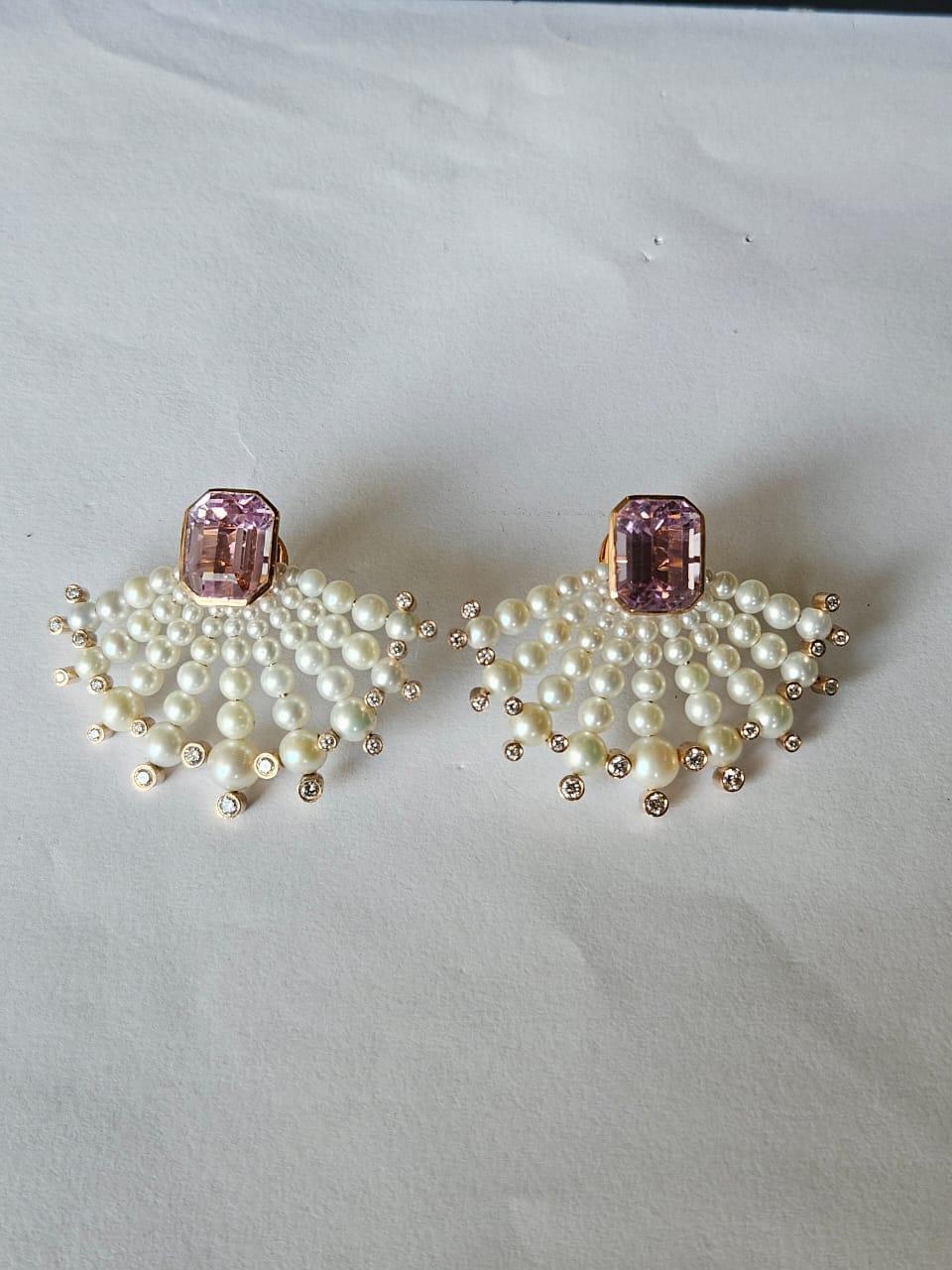 Set in 18K rose Gold, 12.66 Kunzite, Freshwater Pearls & Diamonds Stud Earrings In New Condition For Sale In Hong Kong, HK