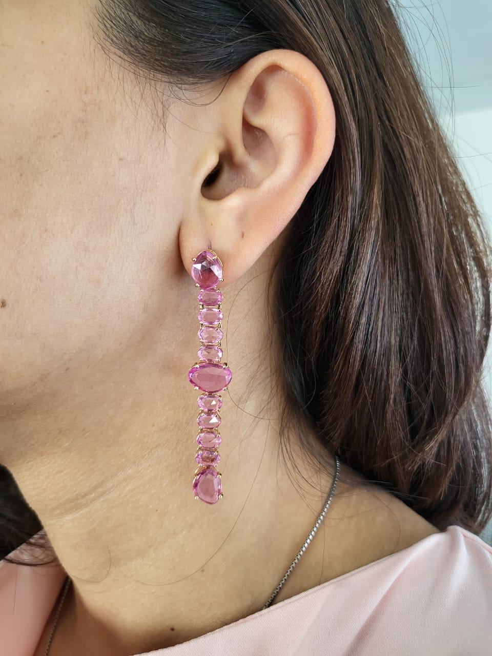 Set in 18k Rose Gold, 15.14 Carats Pink Sapphire Rose Cut Chandelier Earrings For Sale 1