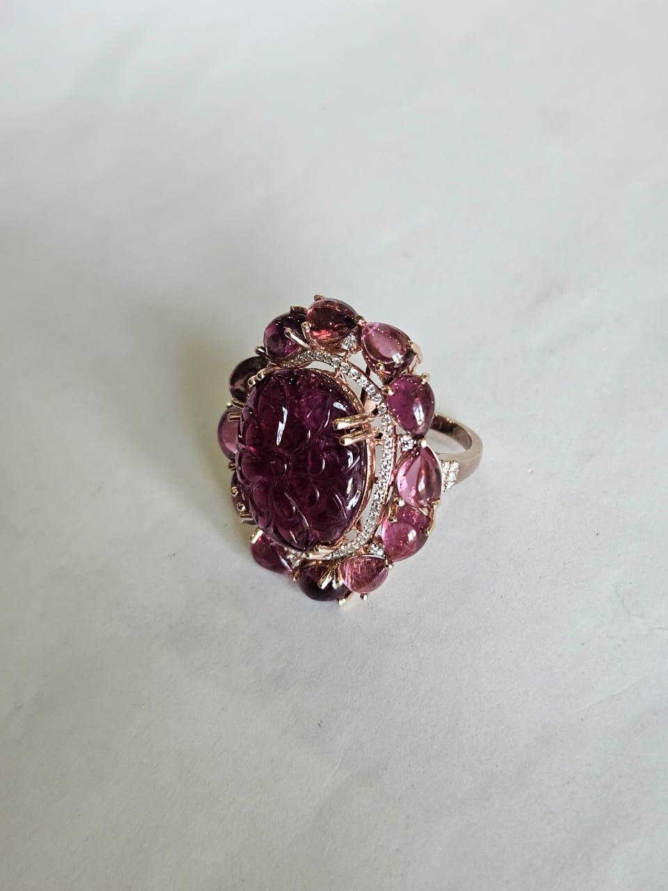 Cocktailring mit geschnitzten Turmalinen und Diamanten, gefasst in 18 Karat Roségold, 30,41 Karat (Cabochon) im Angebot