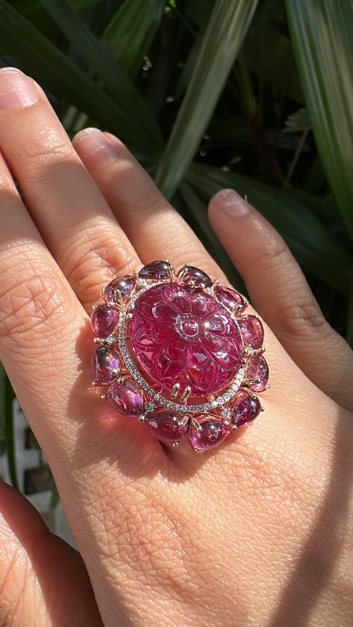 Cocktailring mit geschnitzten Turmalinen und Diamanten, gefasst in 18 Karat Roségold, 30,41 Karat für Damen oder Herren im Angebot
