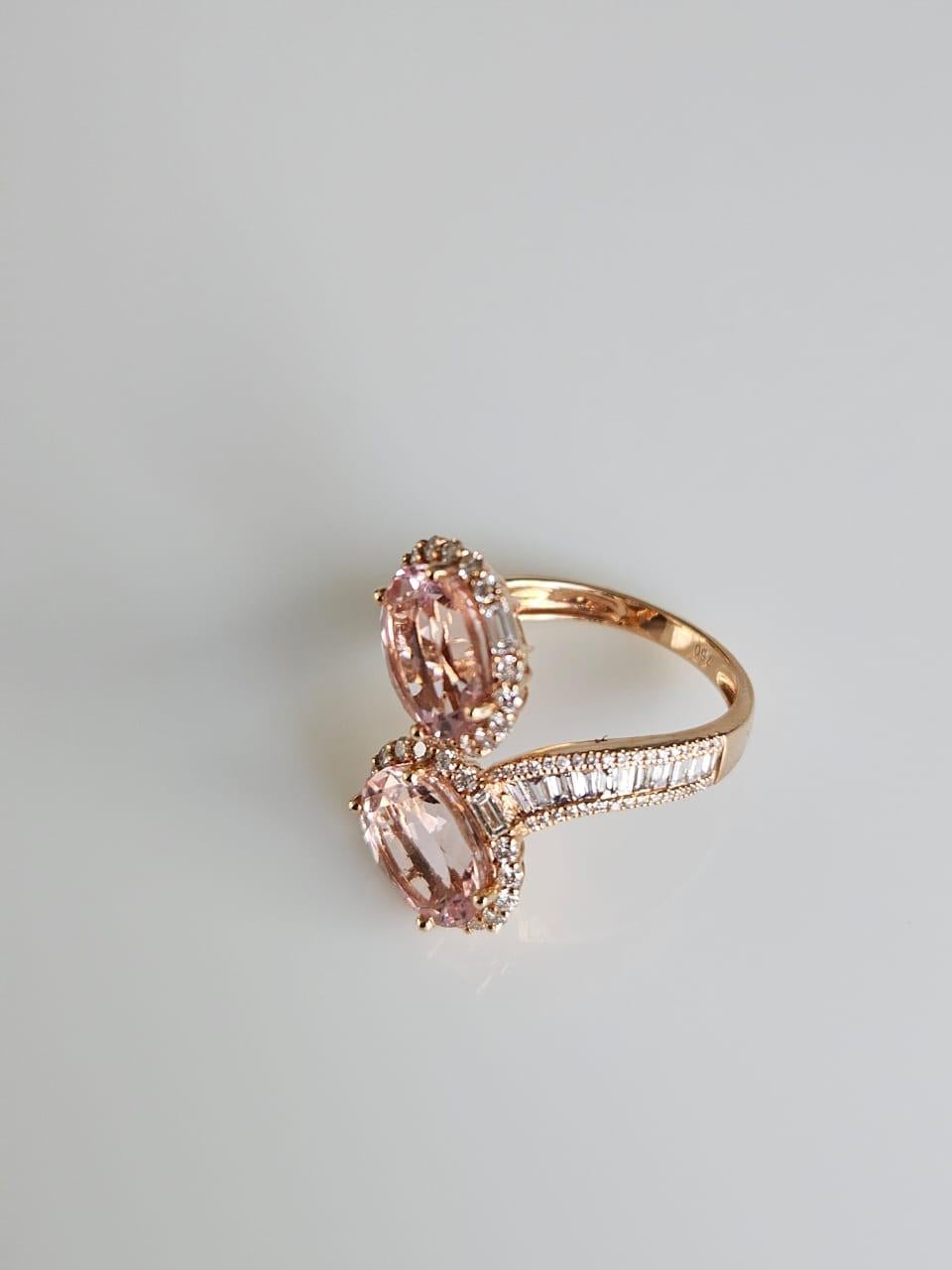 Taglio ovale Anello Toi et Moi in oro rosa 18 carati, Morganite 3,96 carati e diamanti affusolati in vendita