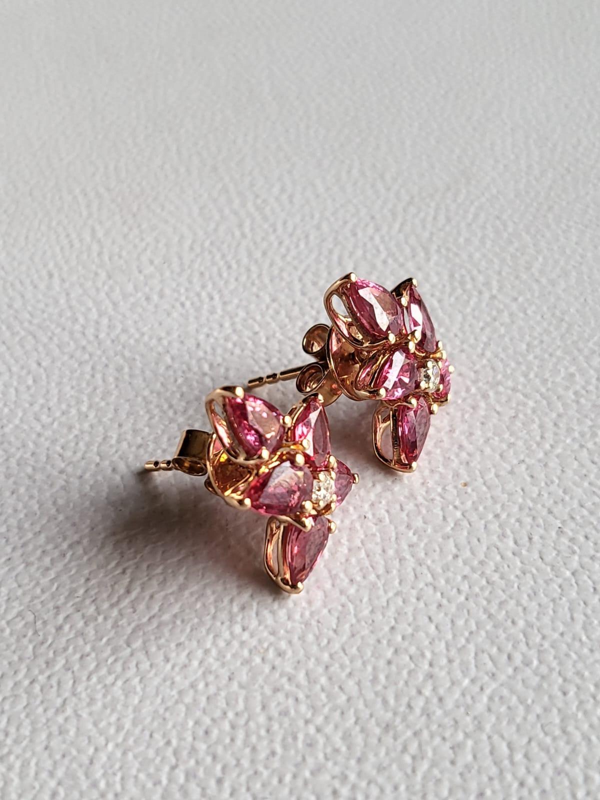 Set in 18k Rose Gold, 4 Carats, Natural Mozambique Ruby & Diamonds Stud Earrings In New Condition For Sale In Hong Kong, HK