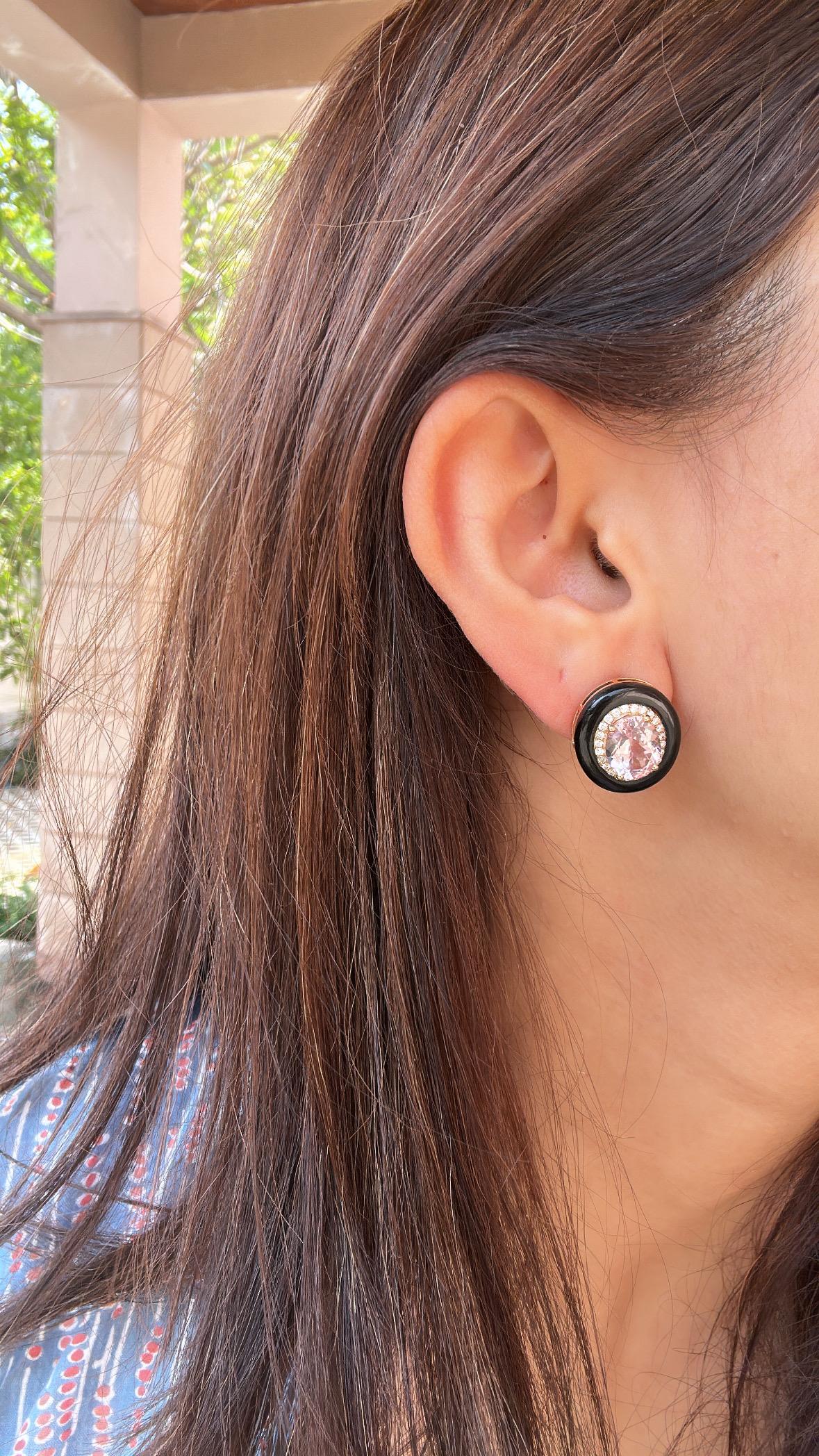 Set in 18K Rose Gold, 4.88 carats Morganite, Black Onyx & Diamonds Stud Earrings For Sale 1